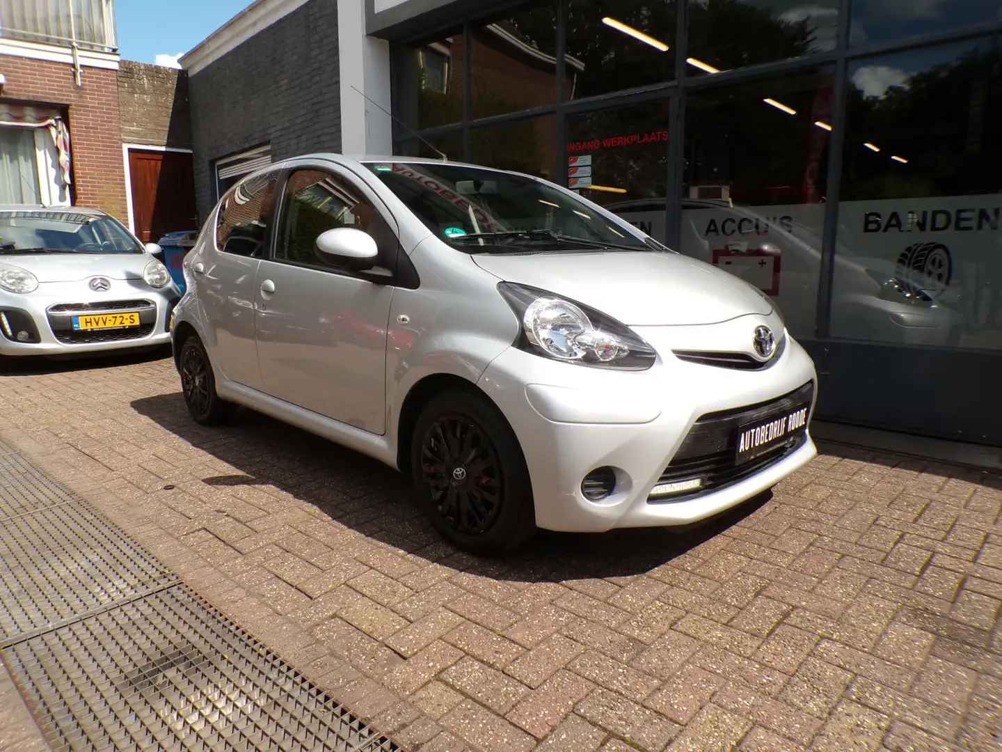 Toyota Aygo 1.0 VVT-i 5-Drs Automaat AIRCO,GOED ONDERHOUDEN! " Zilver - 2