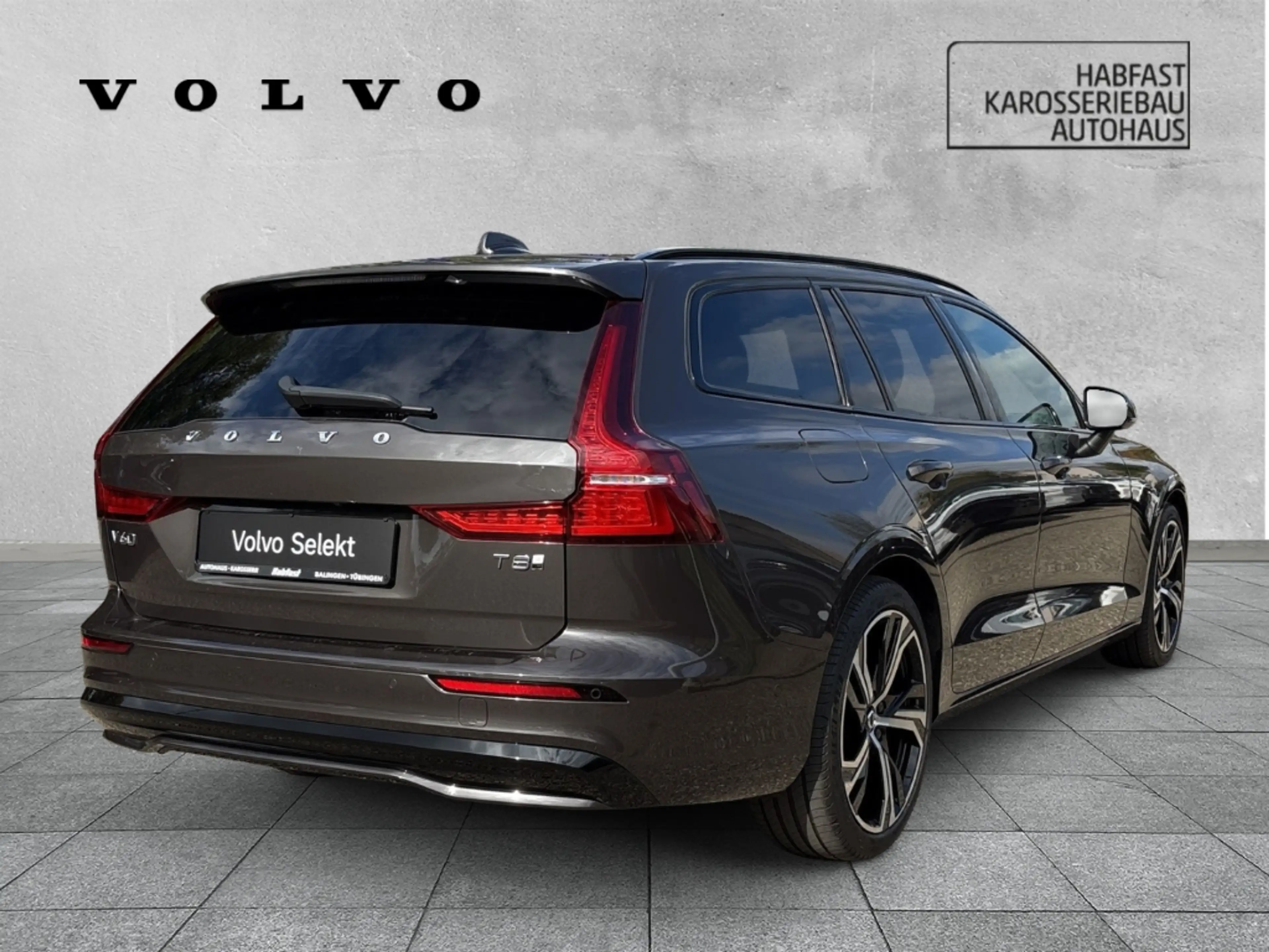 Volvo V60 Kombi Plus T8 Dark Plug-In Hybrid AWD StandHZG Led — photo 2