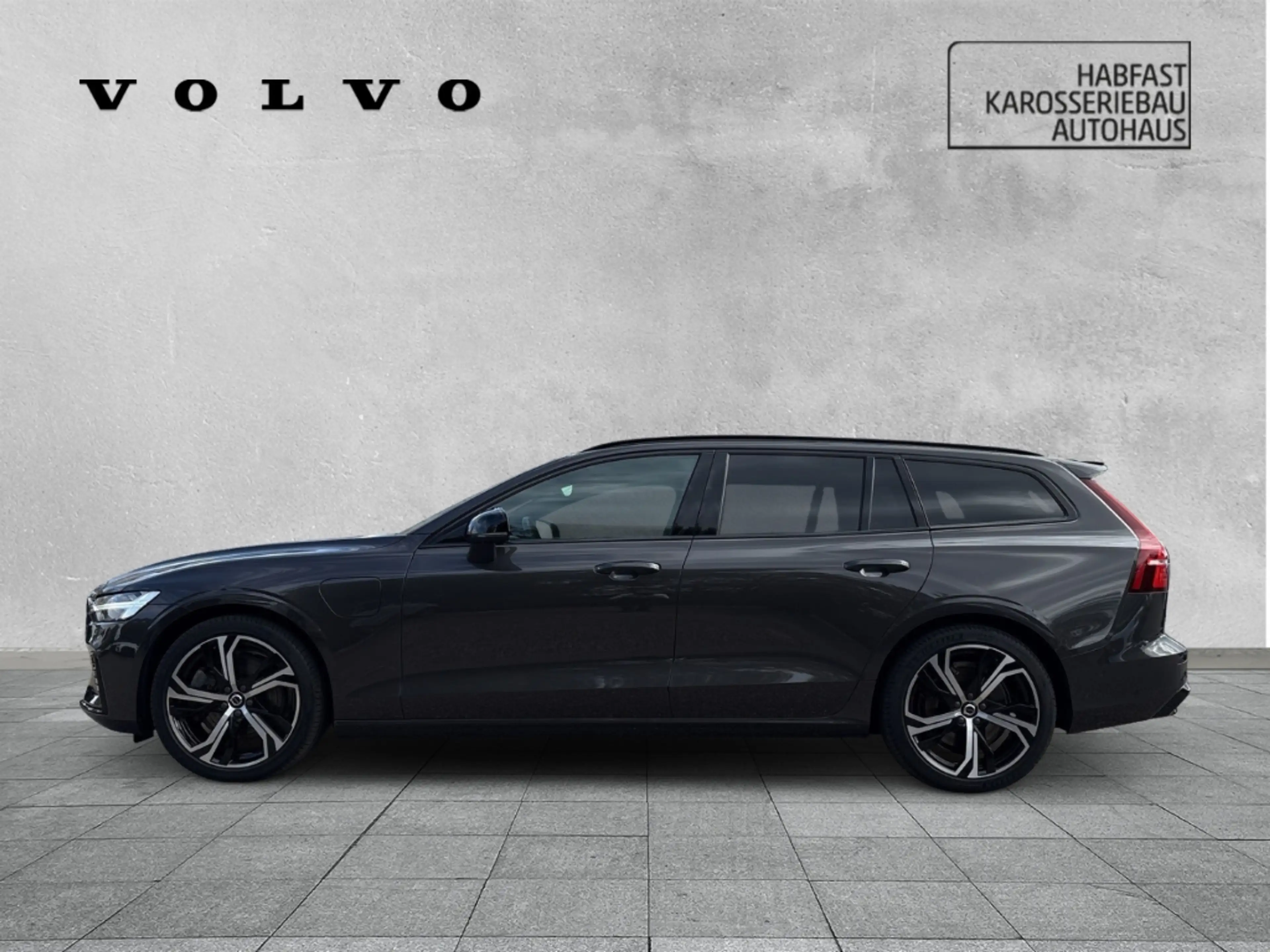 Volvo V60 Kombi Plus T8 Dark Plug-In Hybrid AWD StandHZG Led — photo 3