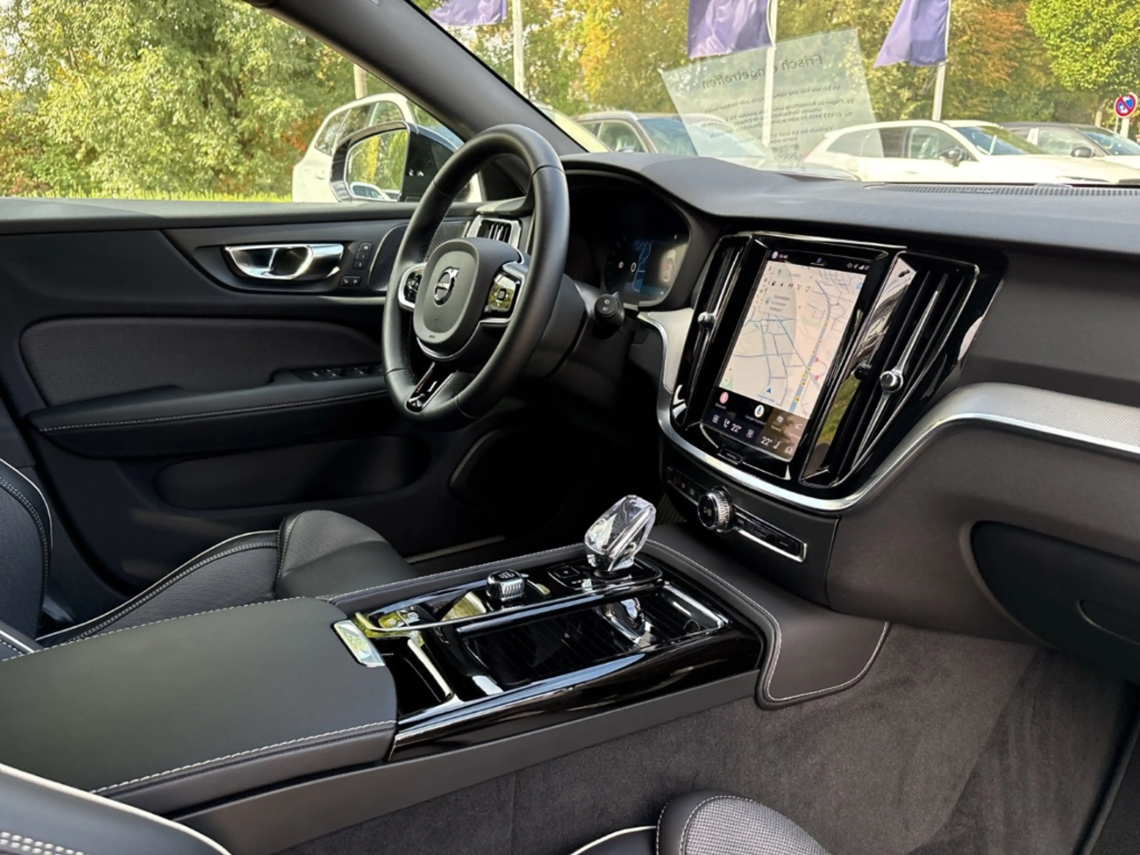 Volvo V60 Kombi Plus T8 Dark Plug-In Hybrid AWD StandHZG Led — photo 10