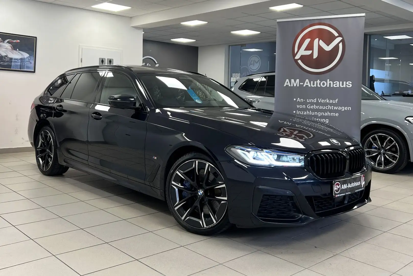 BMW 540 d xDrive Touring *M Sport*AHK*PanSD*HUD*ACC Schwarz - 1