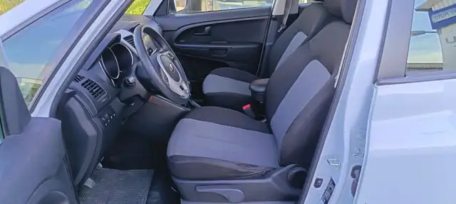 Kia Venga view 4
