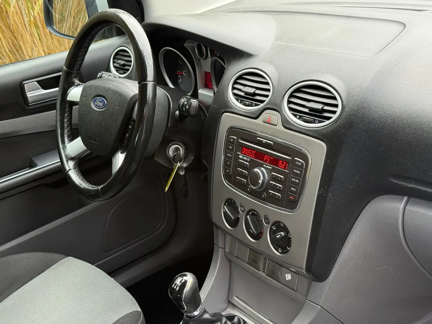 Ford Focus Wagon 1.6 Comfort Airco Cruise Trekhaak Nieuwe Apk Gris - 2