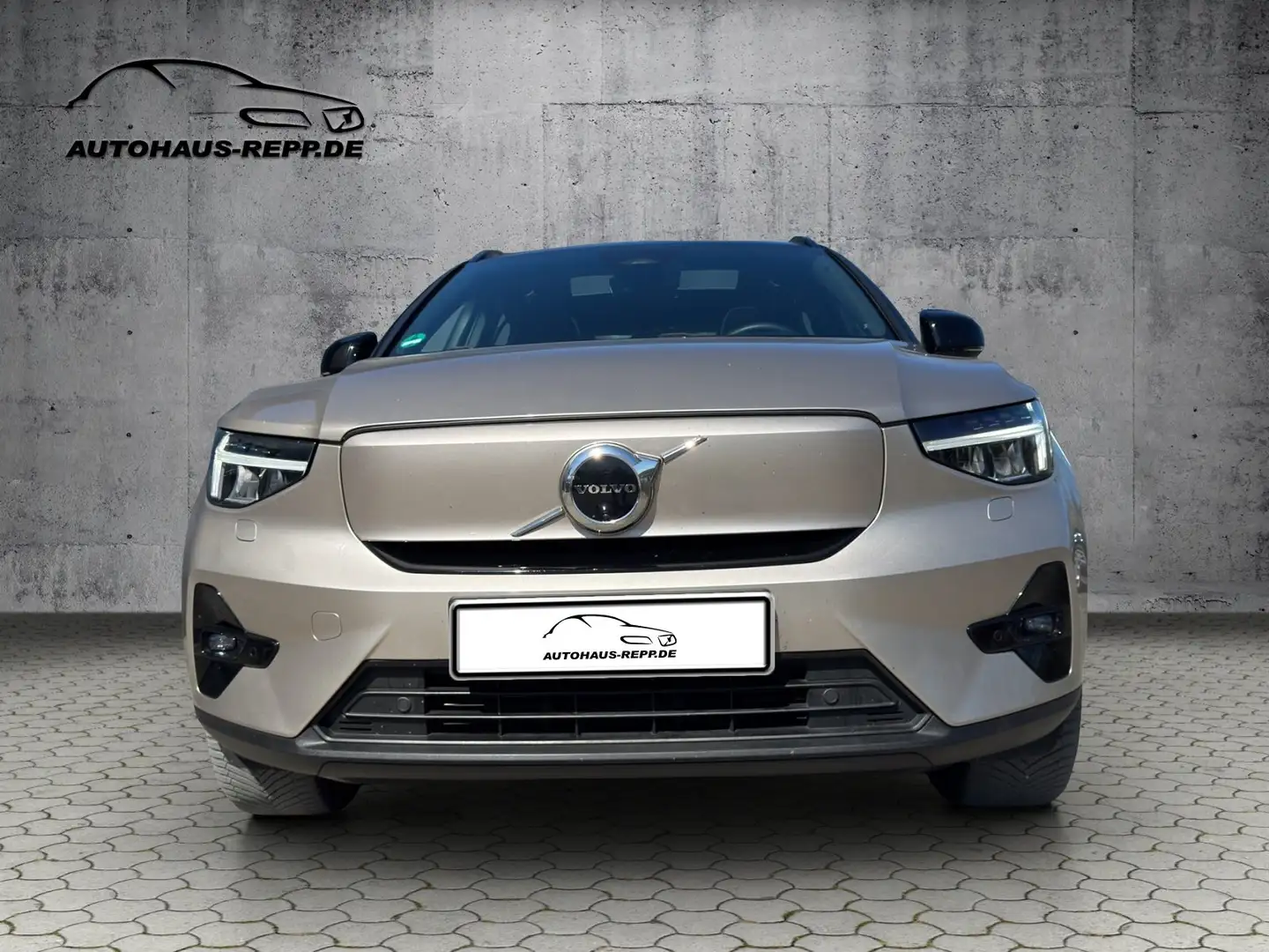 Volvo XC40 Ultimate Recharge Pure Electric AWD Beige - 2