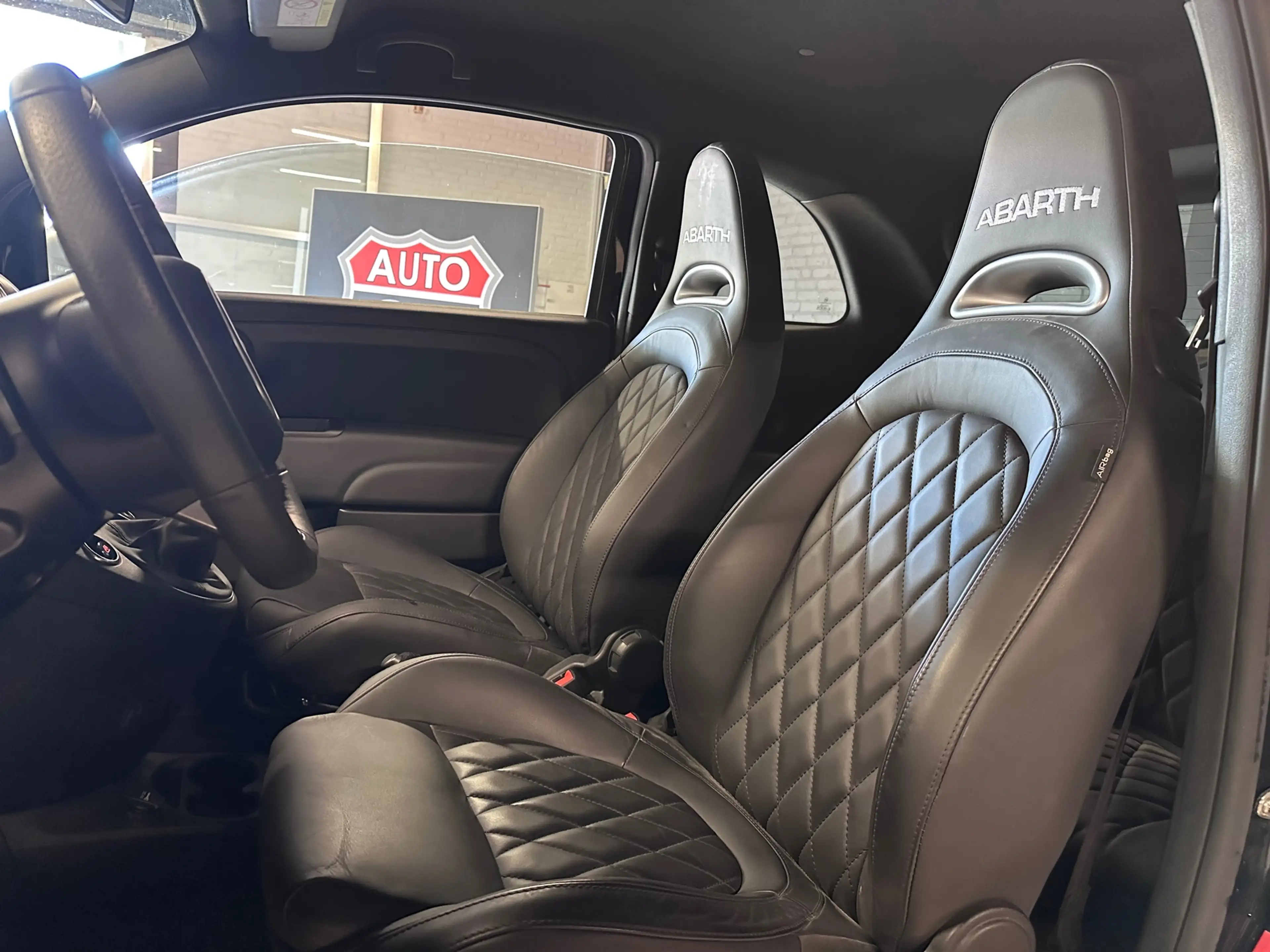 Abarth 595 Turismo 1.4 T-Jet Abarth LEDER / CLIMA / NAVI — photo 9
