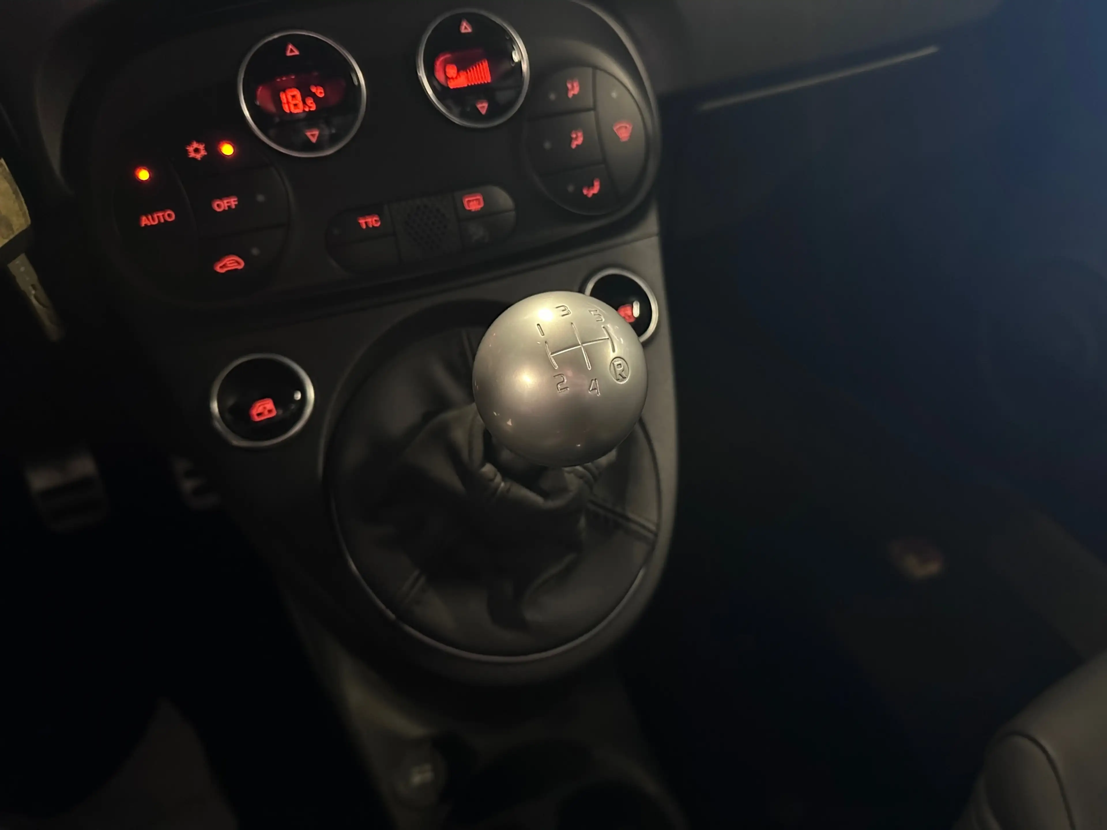 Abarth 595 Turismo 1.4 T-Jet Abarth LEDER / CLIMA / NAVI — photo 24