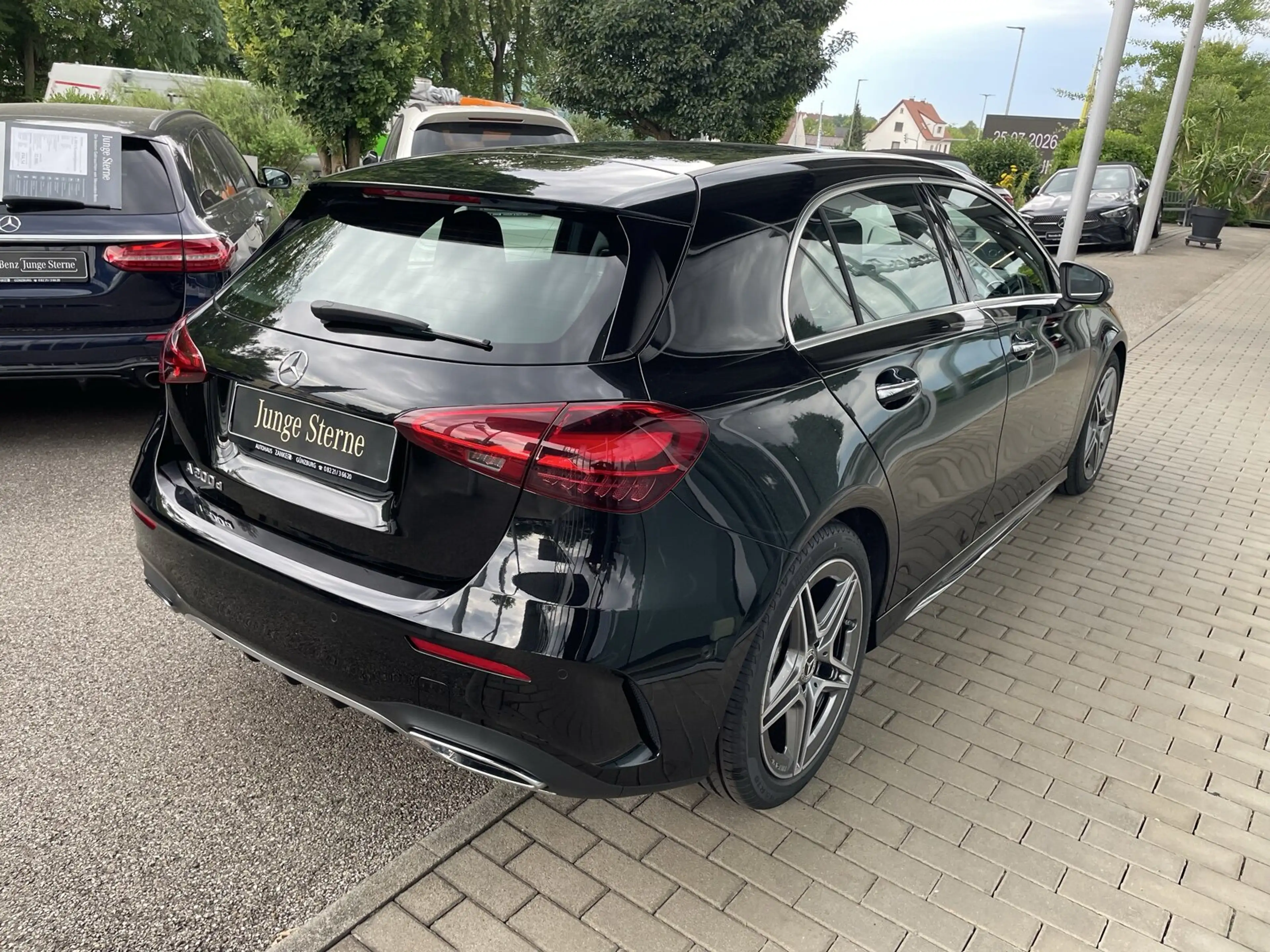 Mercedes-Benz A 200 A 200 d Kompaktlimousine AMG *PANO*KEYLESS*AMBI*CAM — photo 7