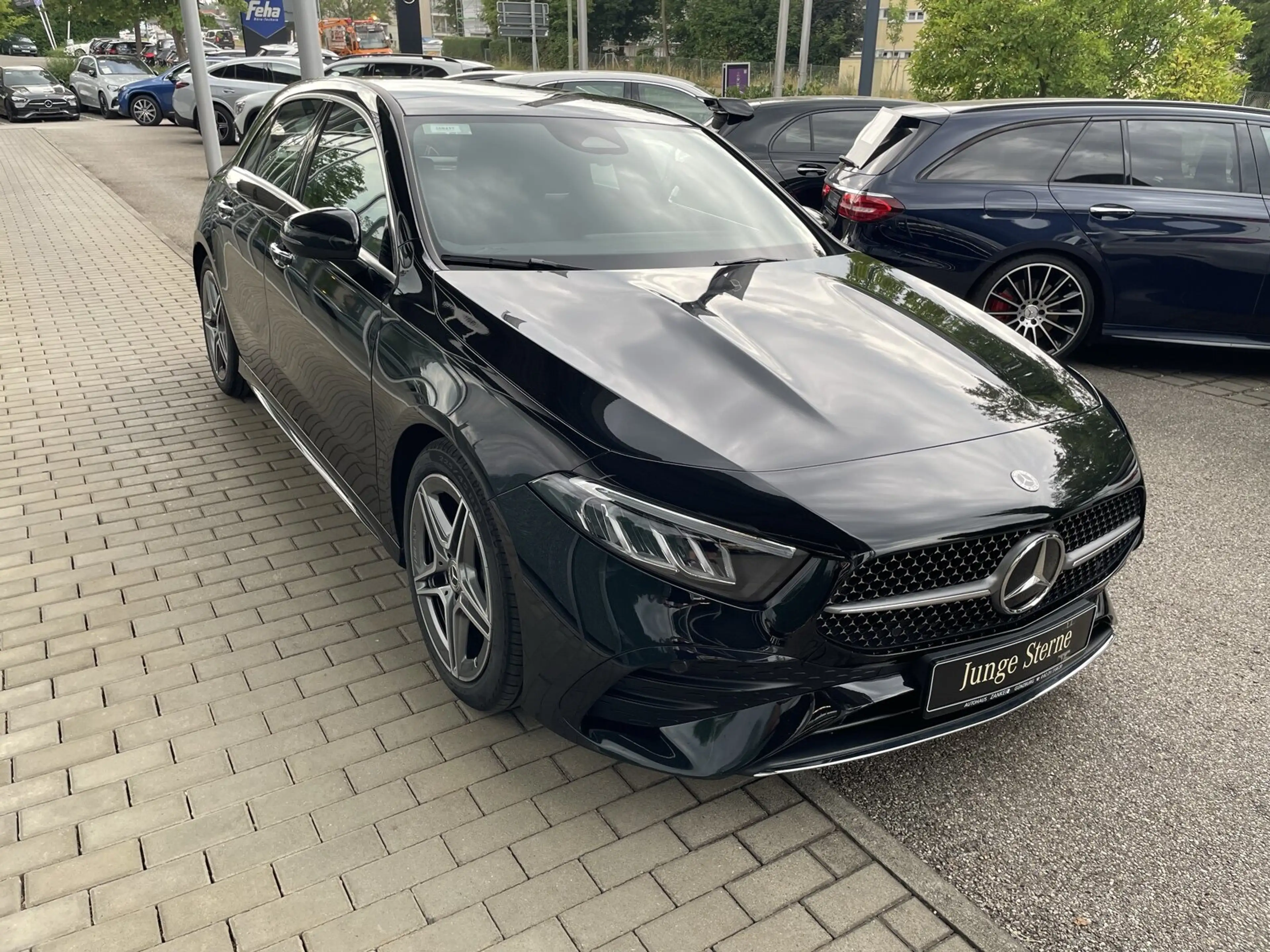 Mercedes-Benz A 200 A 200 d Kompaktlimousine AMG *PANO*KEYLESS*AMBI*CAM — photo 8