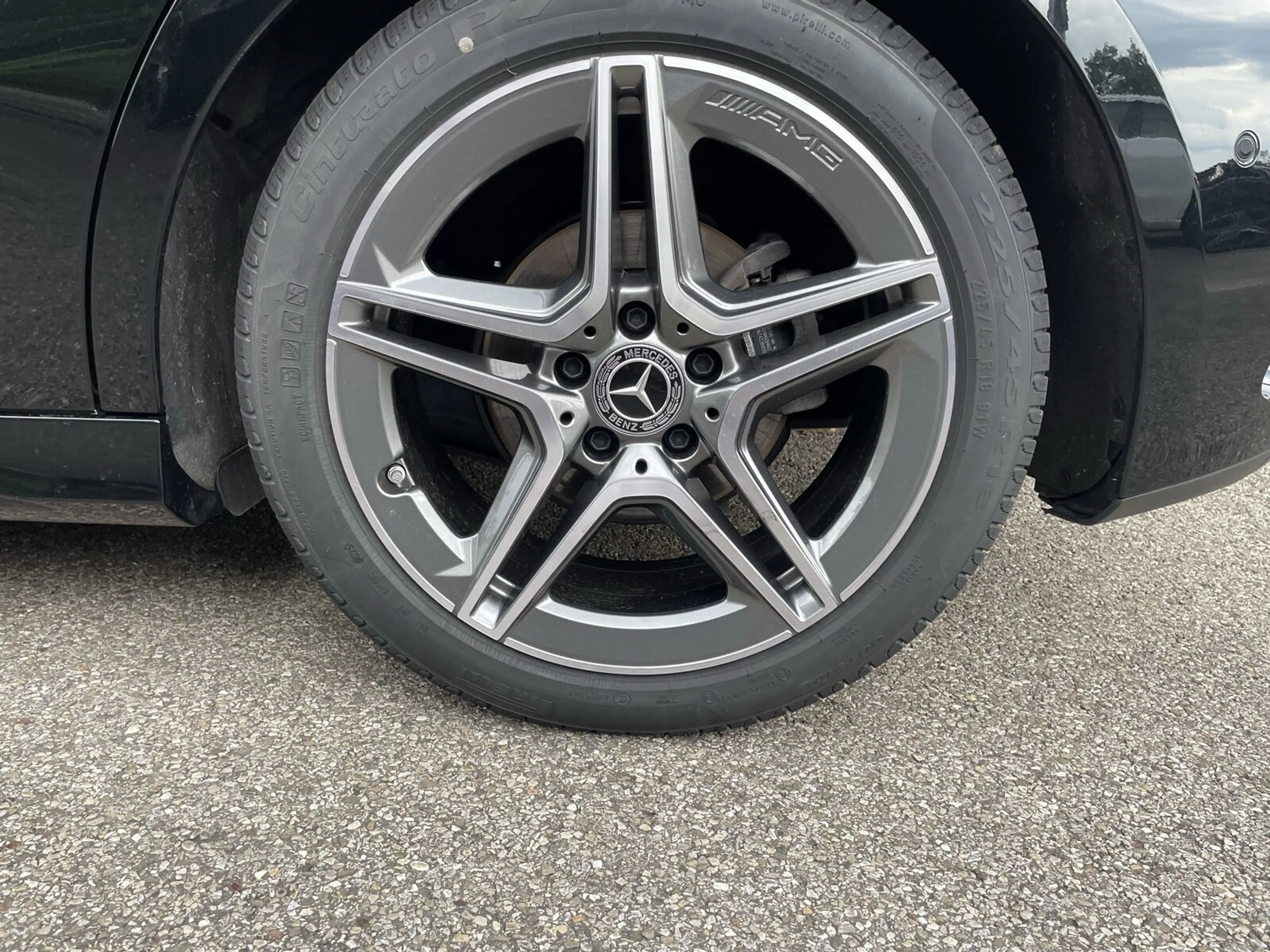 Mercedes-Benz A 200 A 200 d Kompaktlimousine AMG *PANO*KEYLESS*AMBI*CAM — photo 4