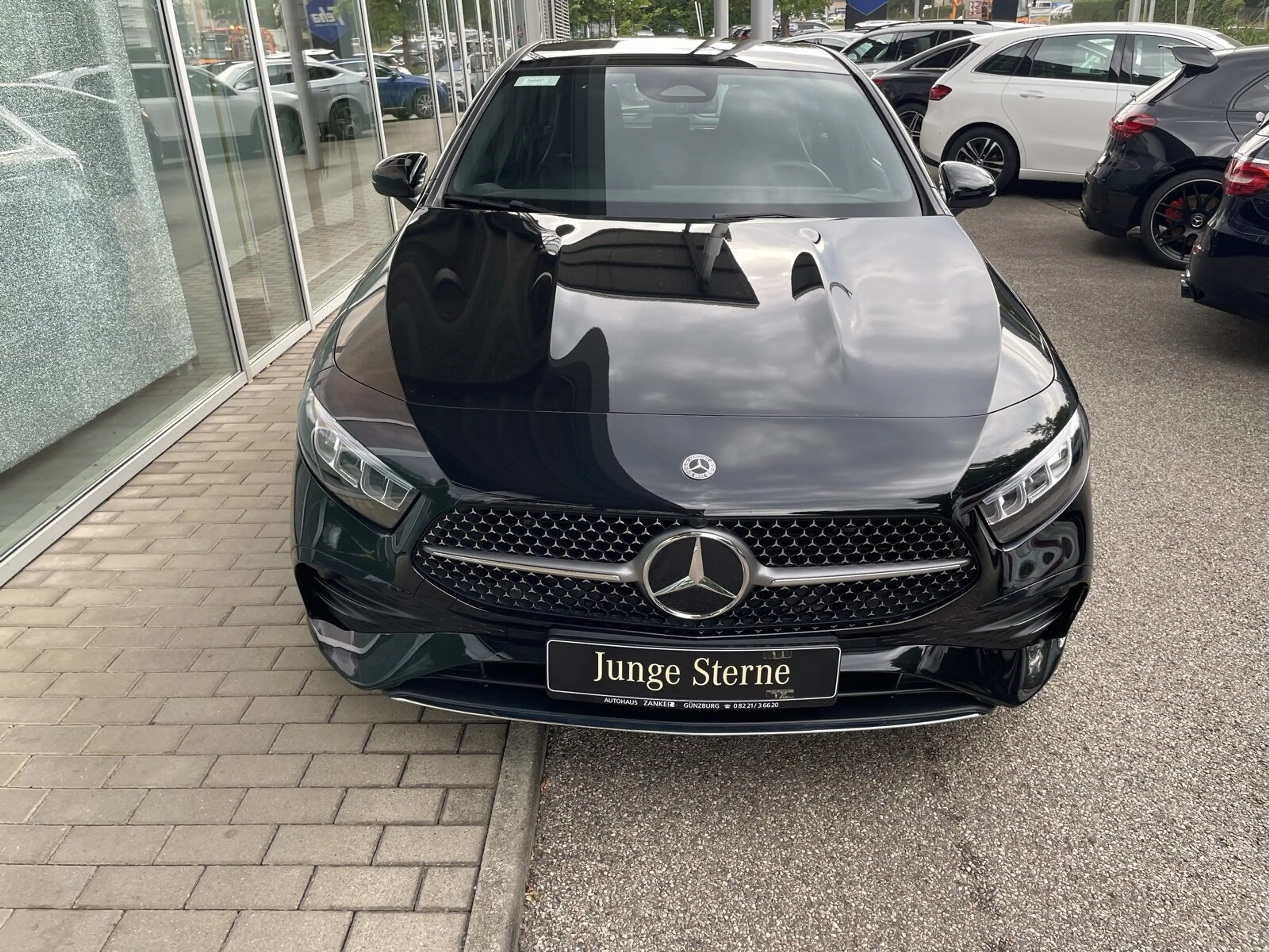 Mercedes-Benz A 200 A 200 d Kompaktlimousine AMG *PANO*KEYLESS*AMBI*CAM — photo 9