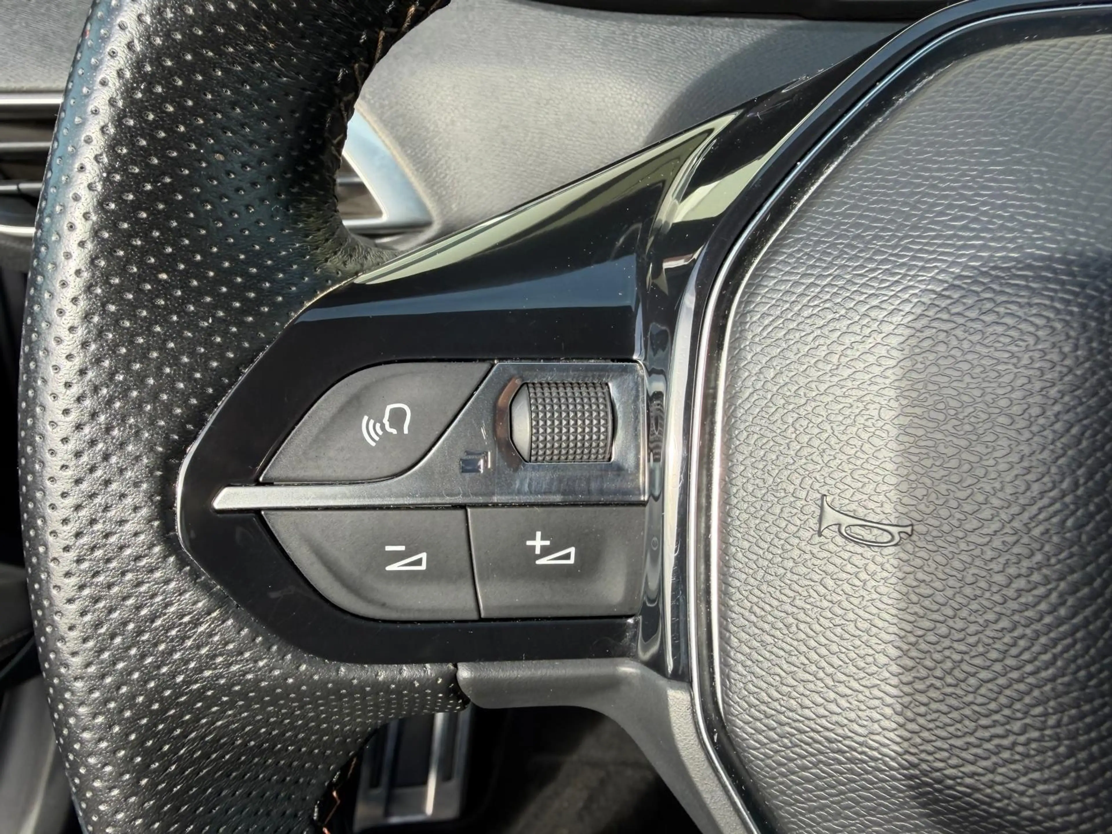 Peugeot 5008 1.2 GT-Line/PANO/KEYLESS/TREKH/CAMERA/APK/NAP — photo 18