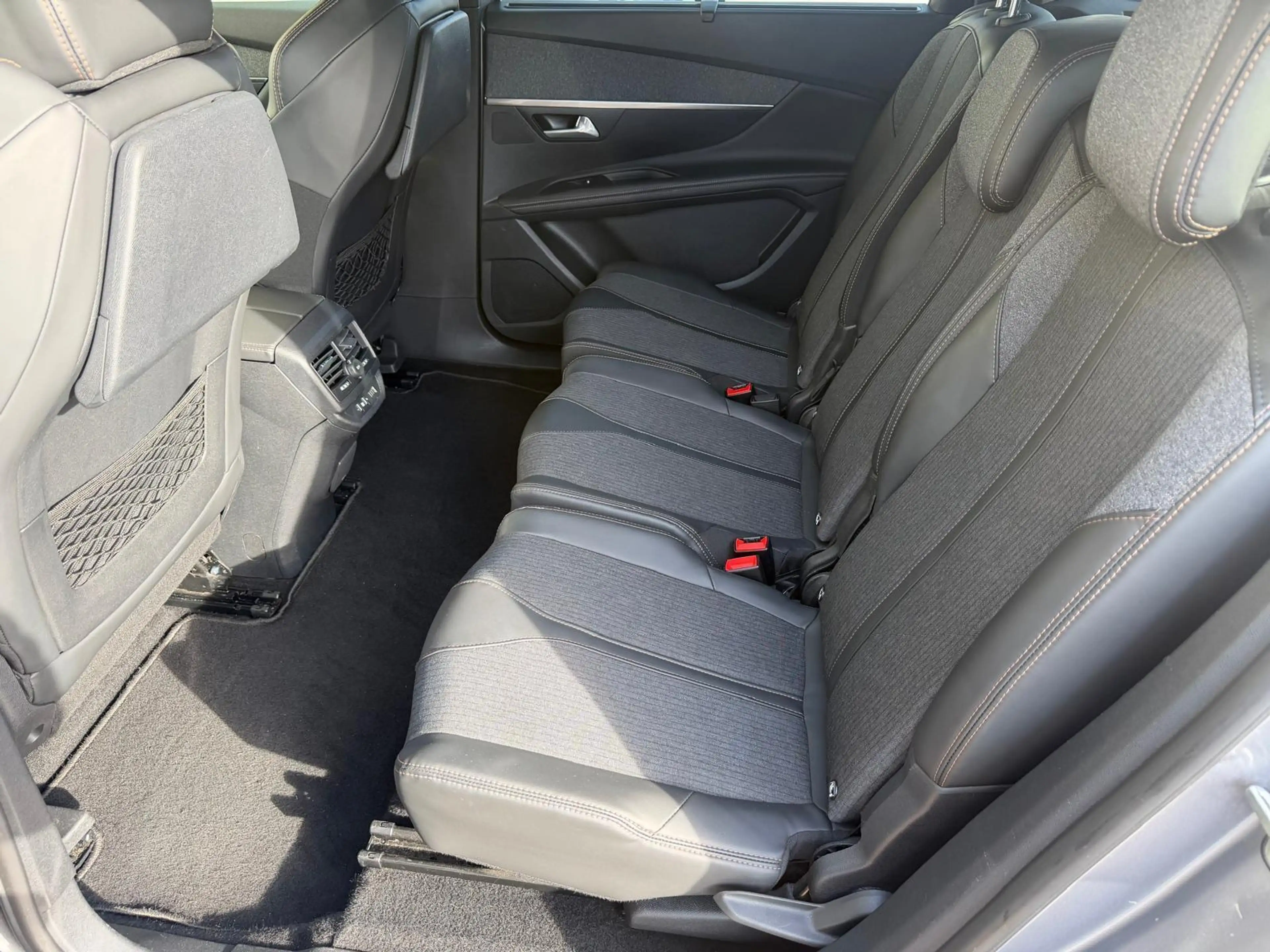 Peugeot 5008 1.2 GT-Line/PANO/KEYLESS/TREKH/CAMERA/APK/NAP — photo 29
