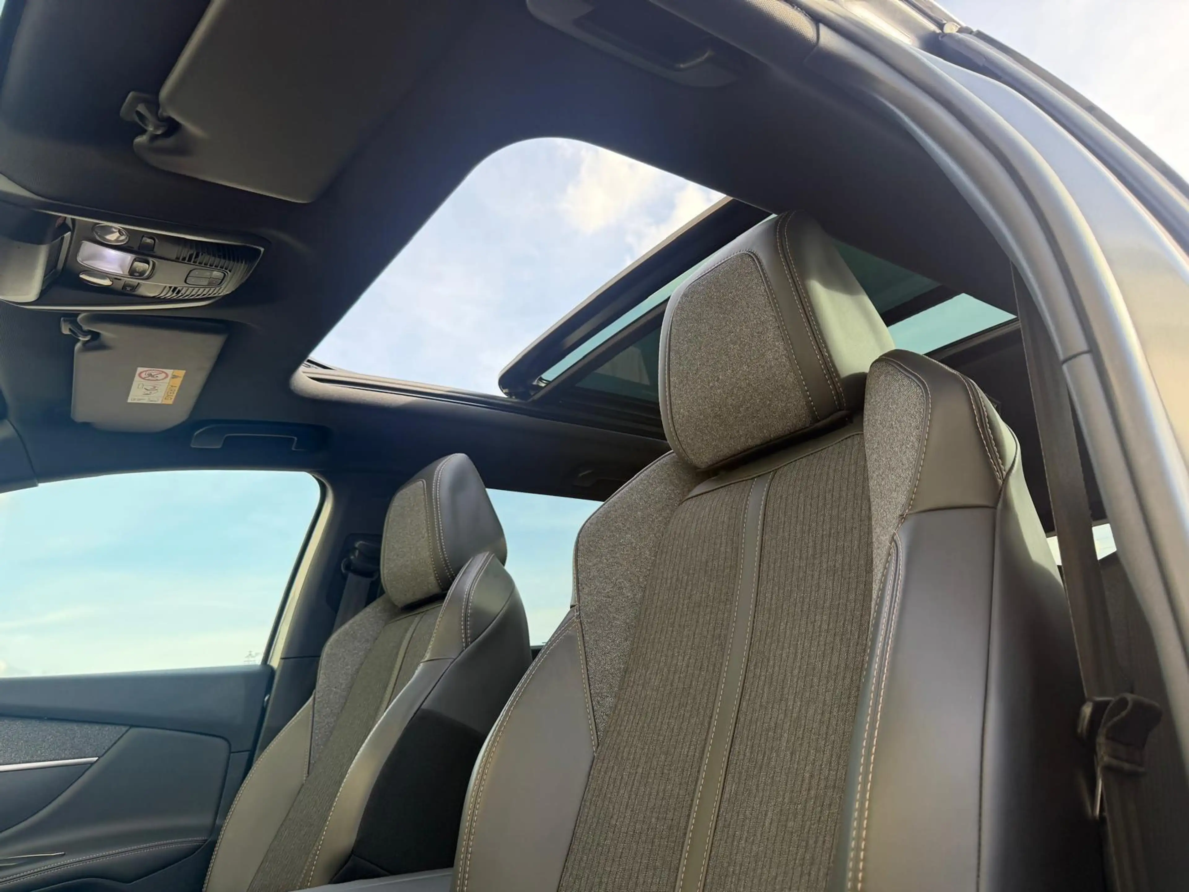 Peugeot 5008 1.2 GT-Line/PANO/KEYLESS/TREKH/CAMERA/APK/NAP — photo 27