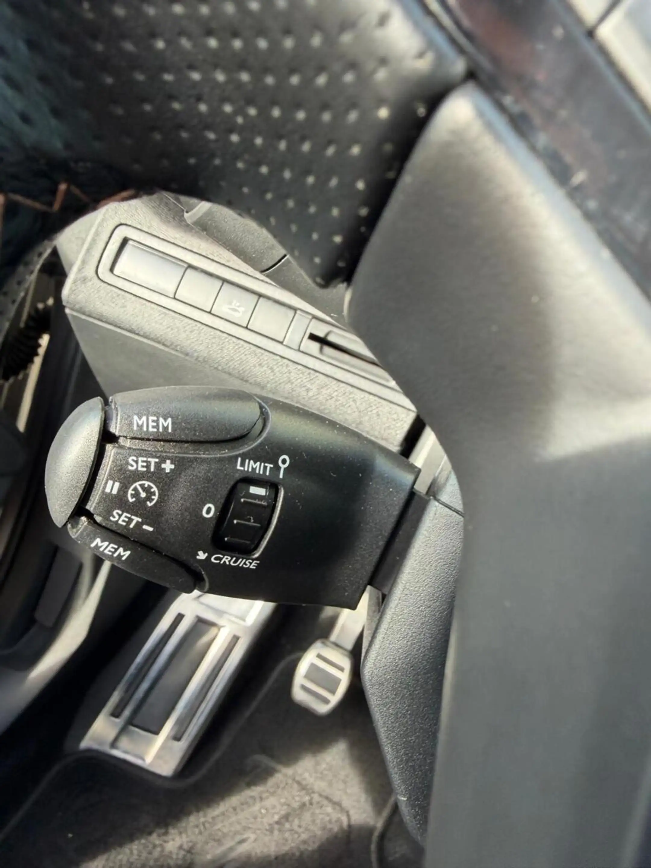 Peugeot 5008 1.2 GT-Line/PANO/KEYLESS/TREKH/CAMERA/APK/NAP — photo 28