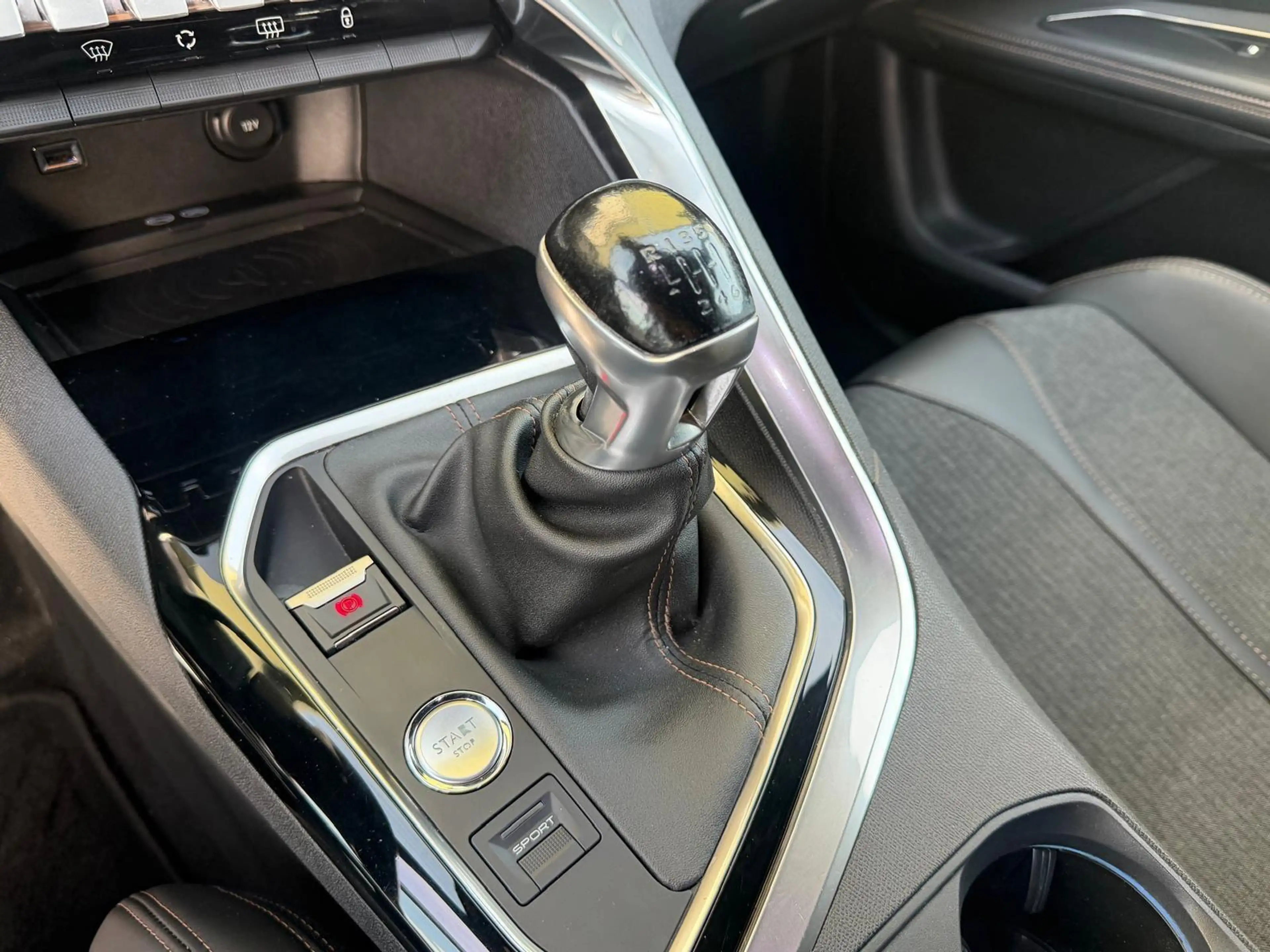 Peugeot 5008 1.2 GT-Line/PANO/KEYLESS/TREKH/CAMERA/APK/NAP — photo 25