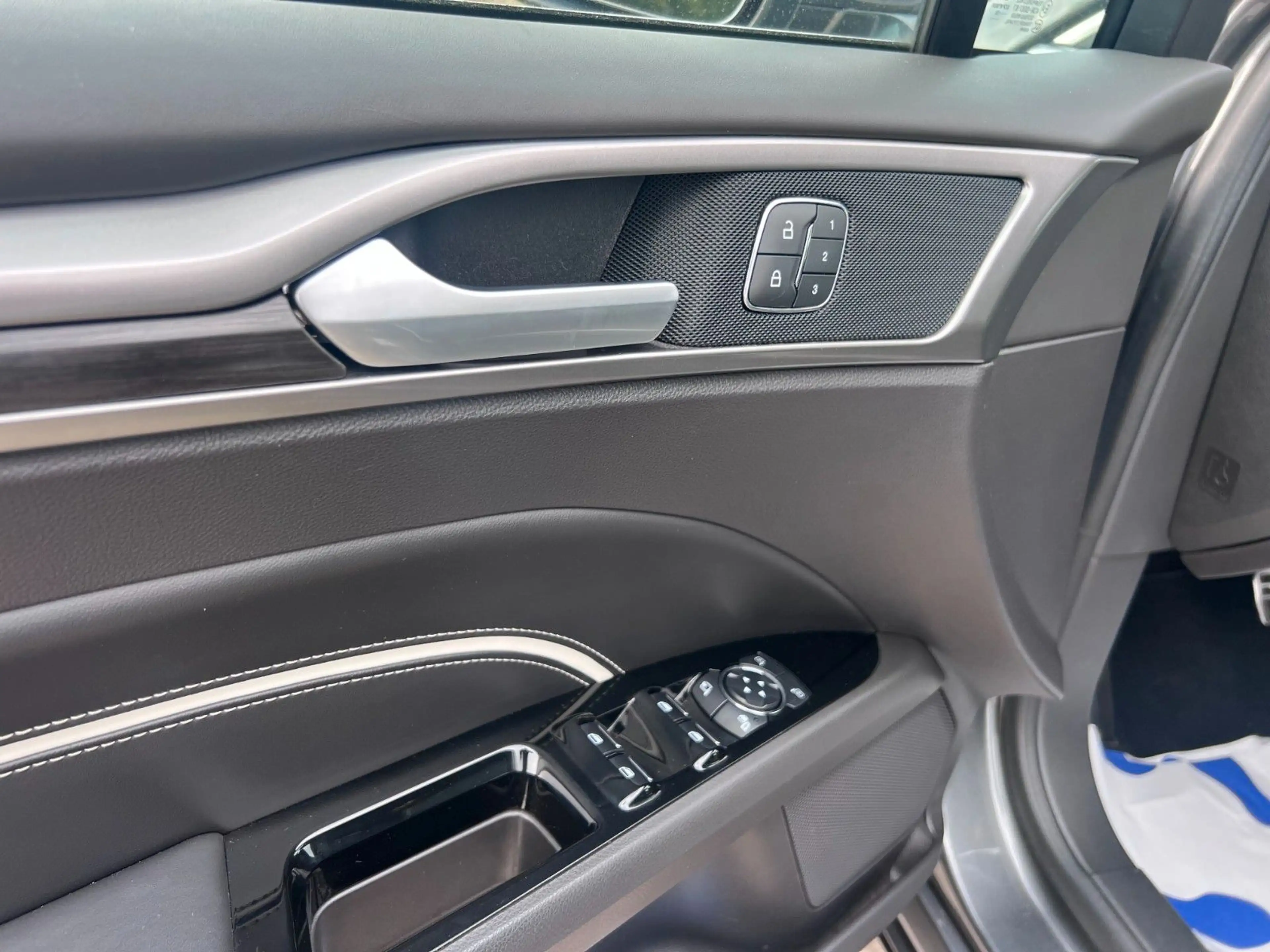 Ford Mondeo Turnier Vignale AWD Vollausstattung — photo 14