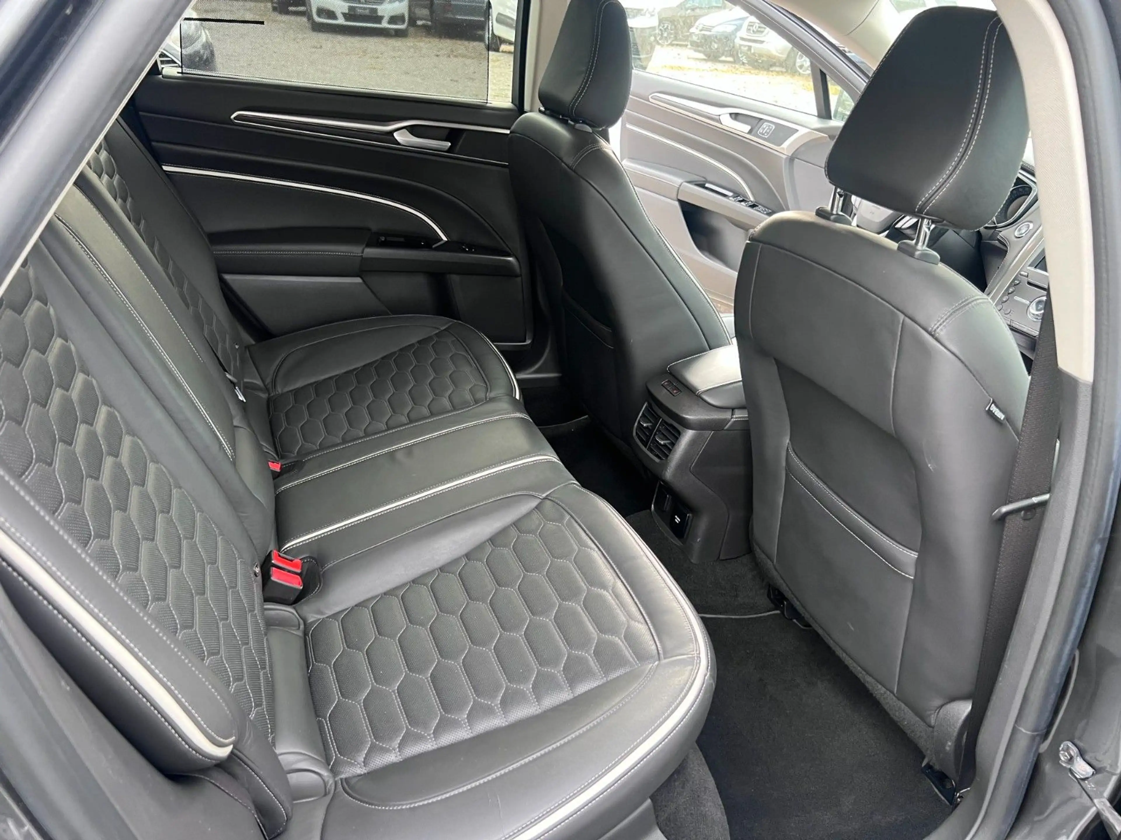 Ford Mondeo Turnier Vignale AWD Vollausstattung — photo 11