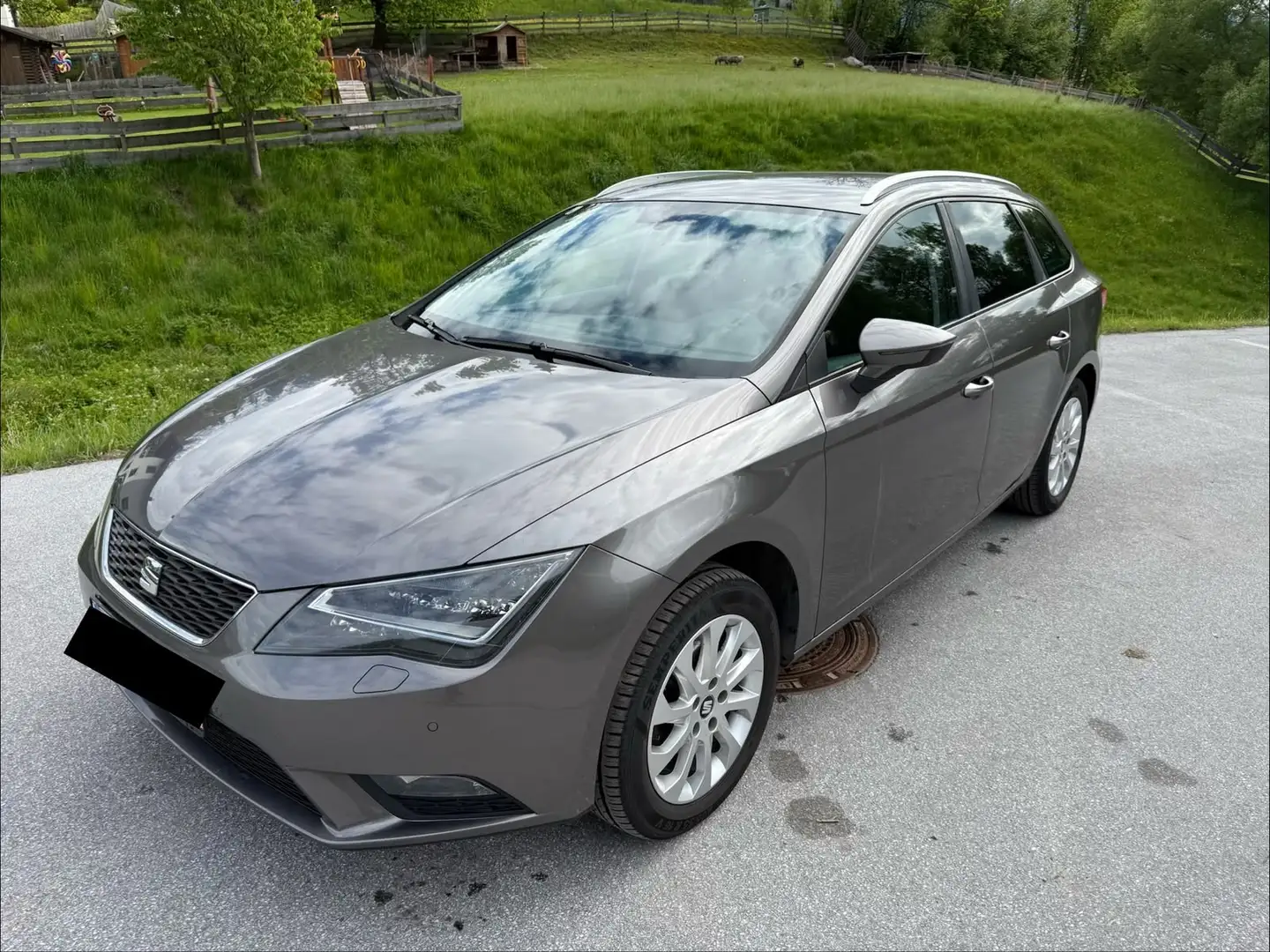 SEAT Leon ST 1.6 TDI Start&Stop Style Grau - 1