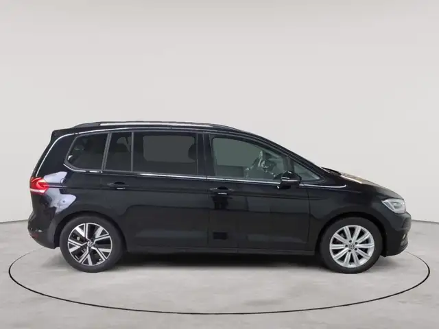 Volkswagen Touran view 3