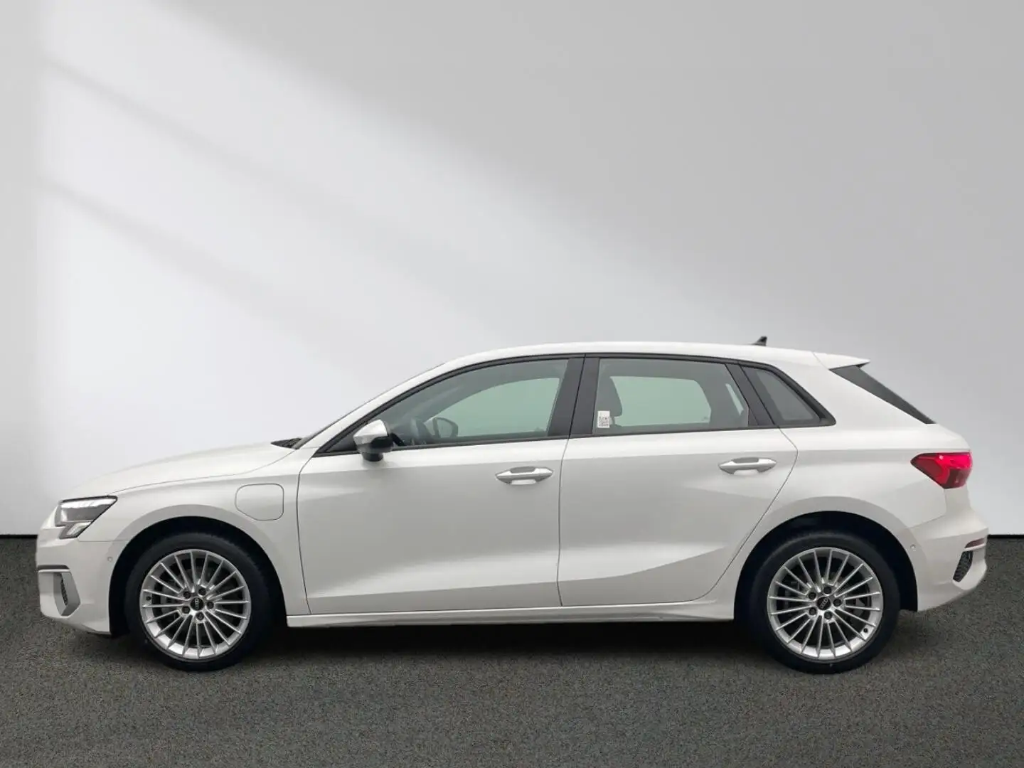 Audi A3 40 TFSI e S tronic MMI Navi LED Weiß - 2