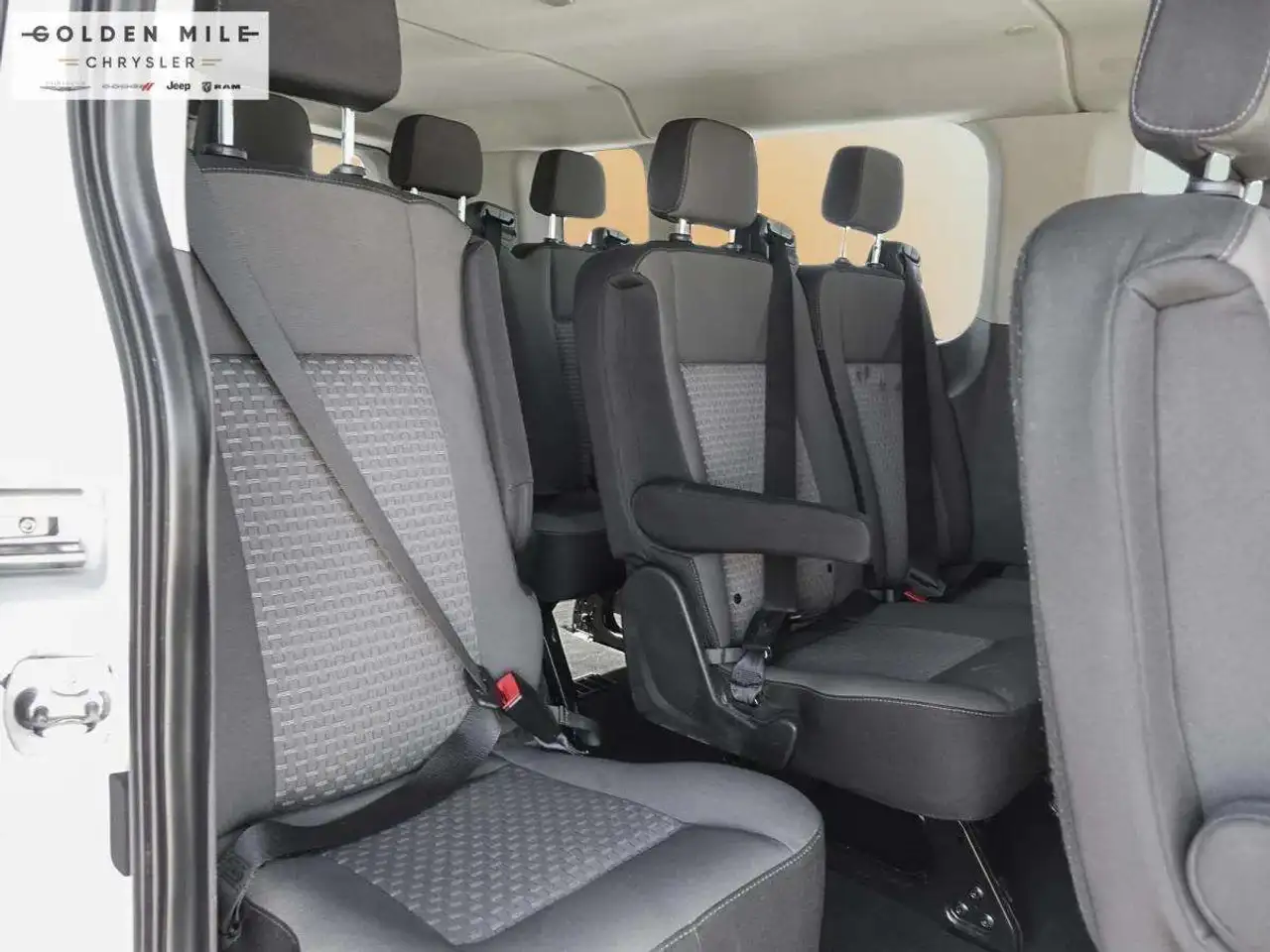 Ford Transit Passenger Wagon снимка Ford Transit Passenger Wagon