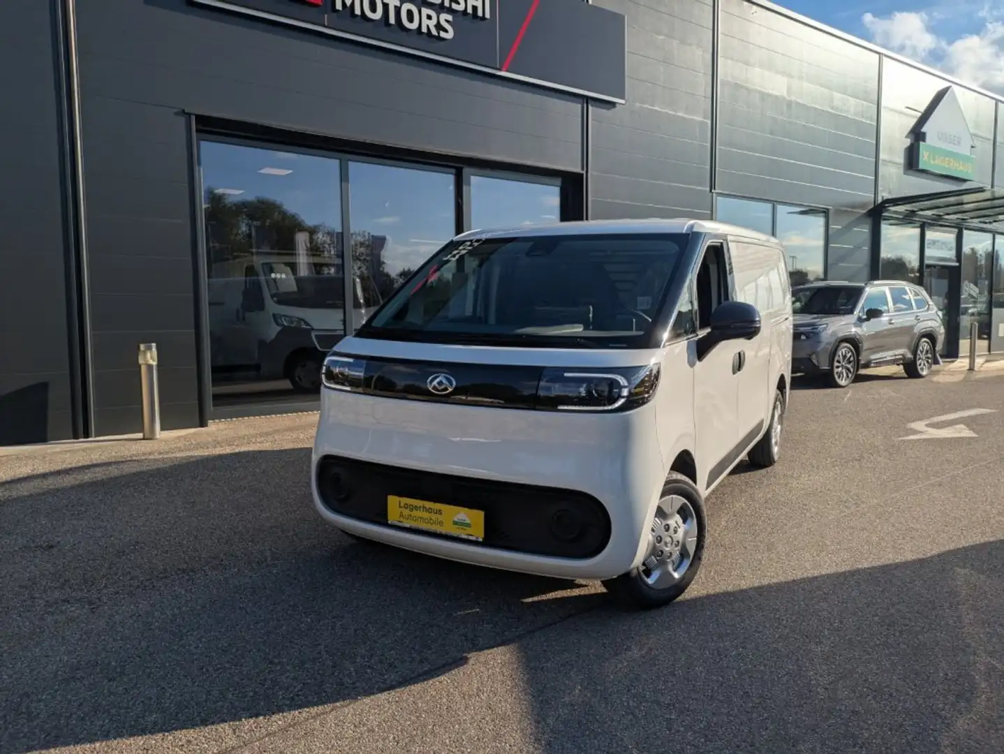 Maxus eDeliver 5 L1H1 64kWh double sliding Weiß - 1
