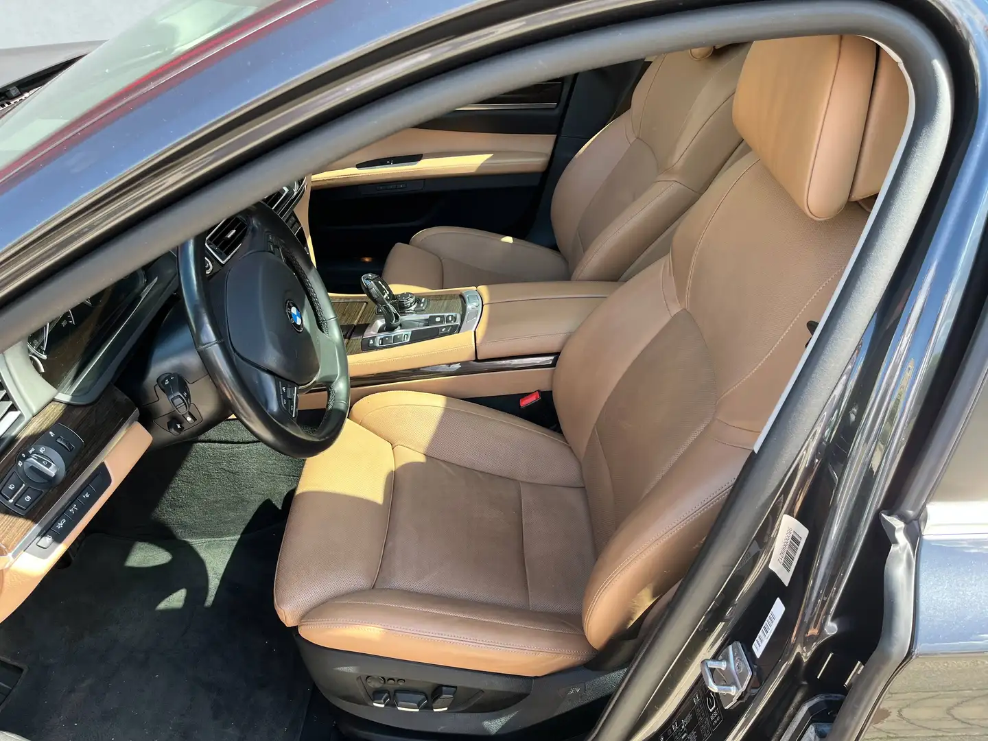 BMW 730 730d Aut. Serviceheft. Nur 80.000 Kilometer!! Schwarz - 2