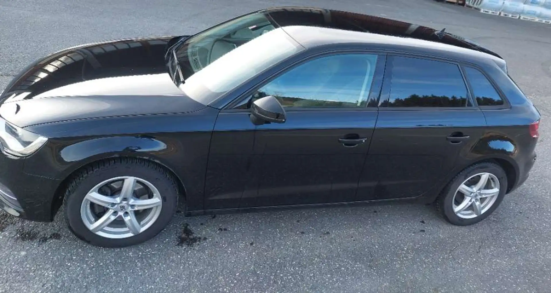 Audi A3 A3 SB Ambiente 1,6 TDI Ambiente Schwarz - 2
