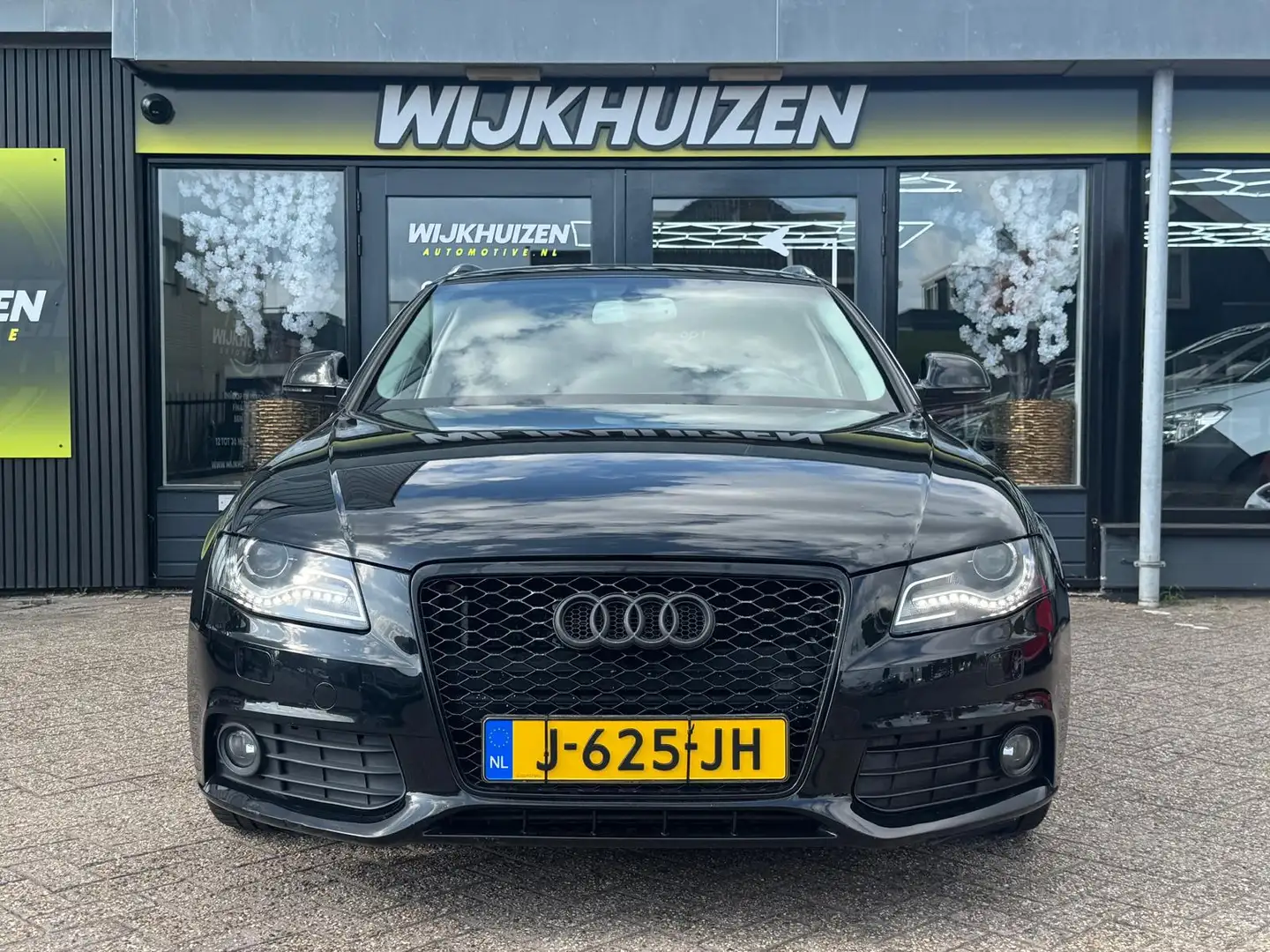 Audi A4 Avant 1.8 TFSI Automaat met Led !!! Navigatie !!! Zwart - 2