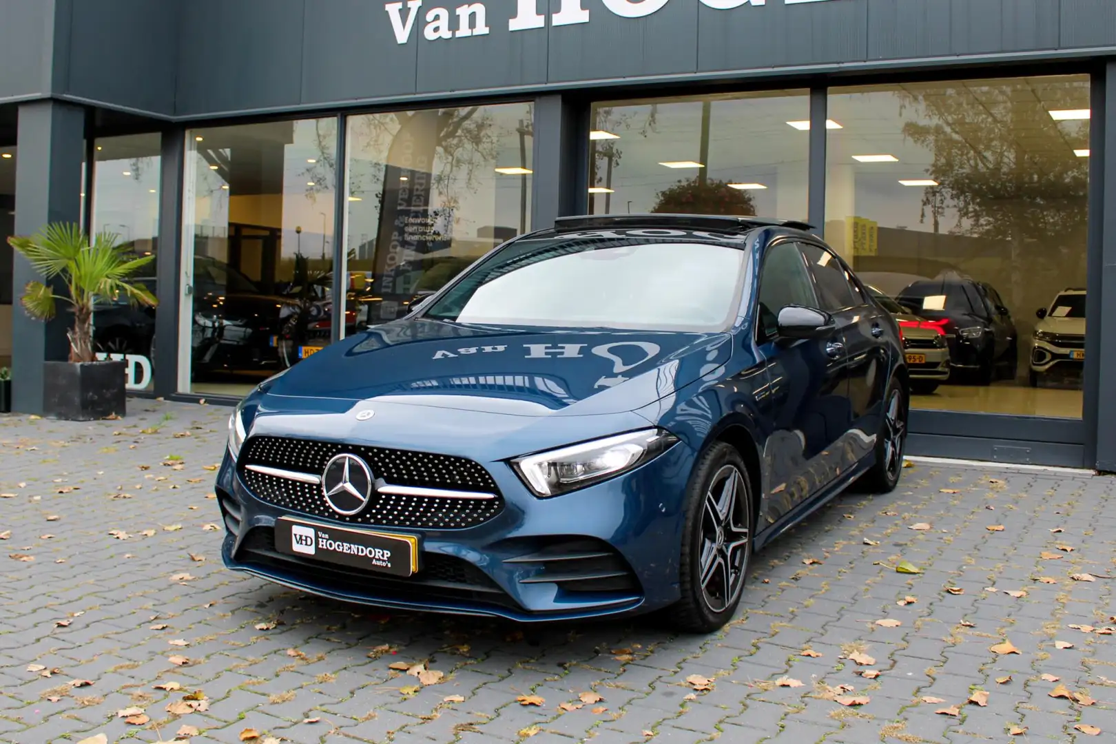 Mercedes-Benz A 250 e AMG PANO NAVI CAMERA MEMORY BTW Bleu - 1