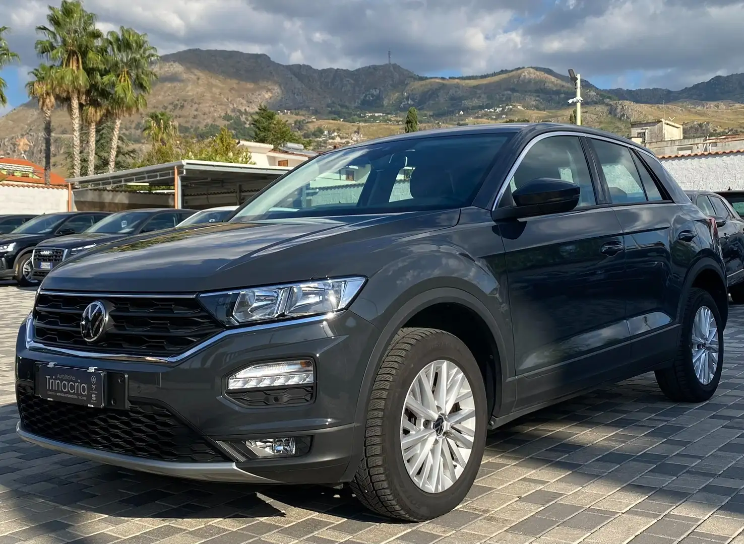 Volkswagen T-Roc Business 1.5 TSI 150CV DSG Gris - 1
