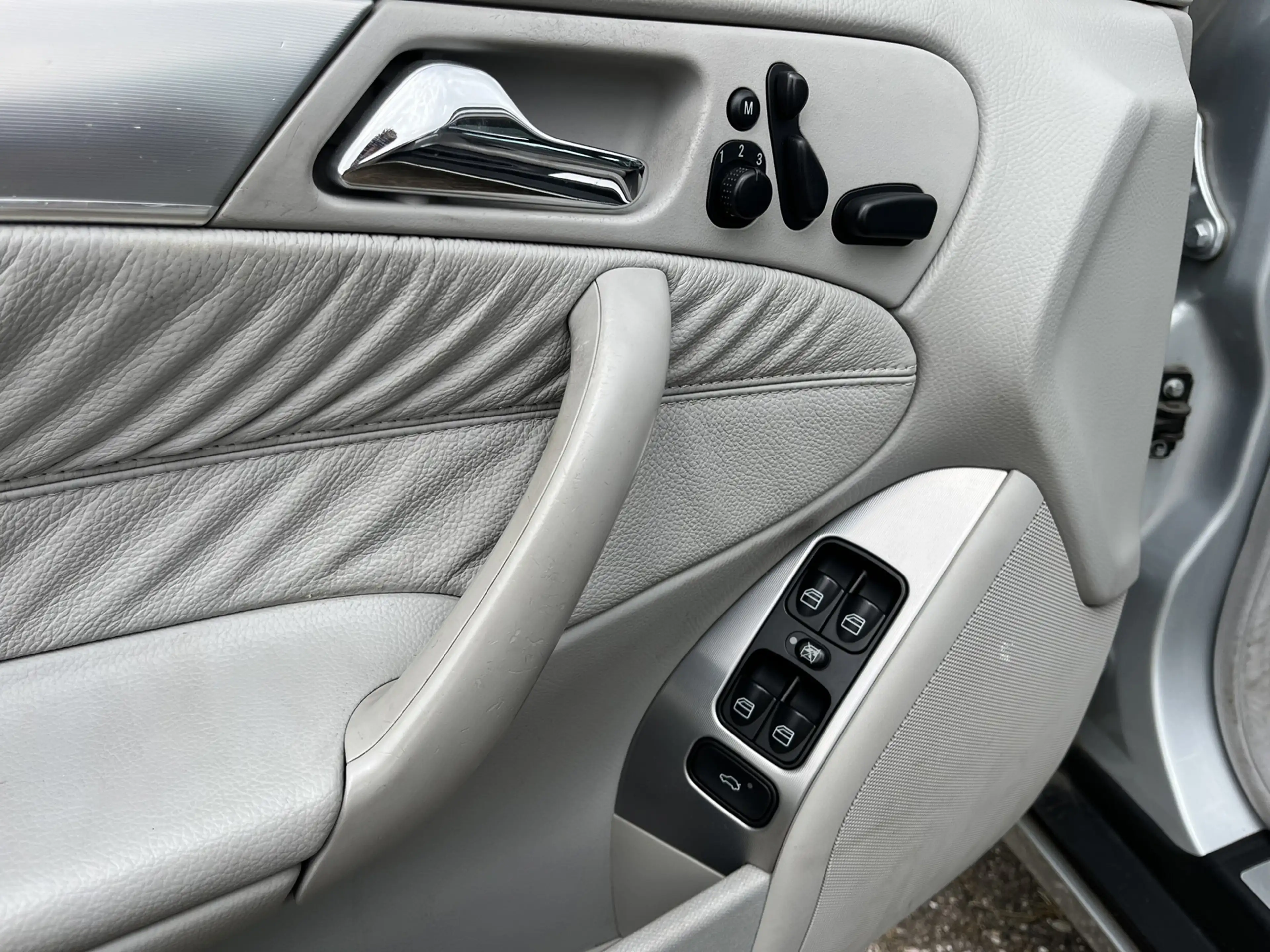 Mercedes-Benz C 350 Avantgarde 4-Matic Harman Kardon Xenon — photo 7