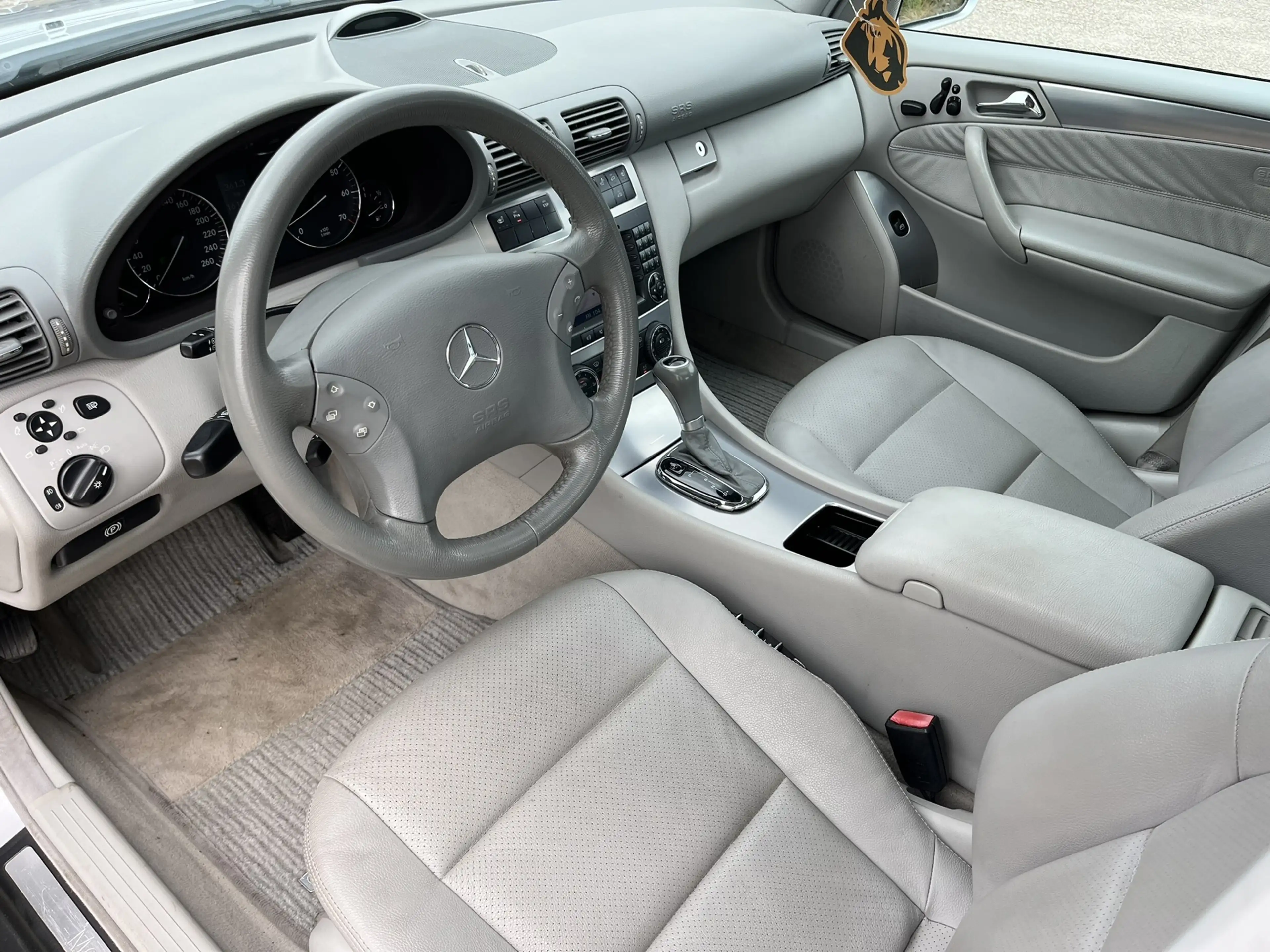 Mercedes-Benz C 350 Avantgarde 4-Matic Harman Kardon Xenon — photo 4