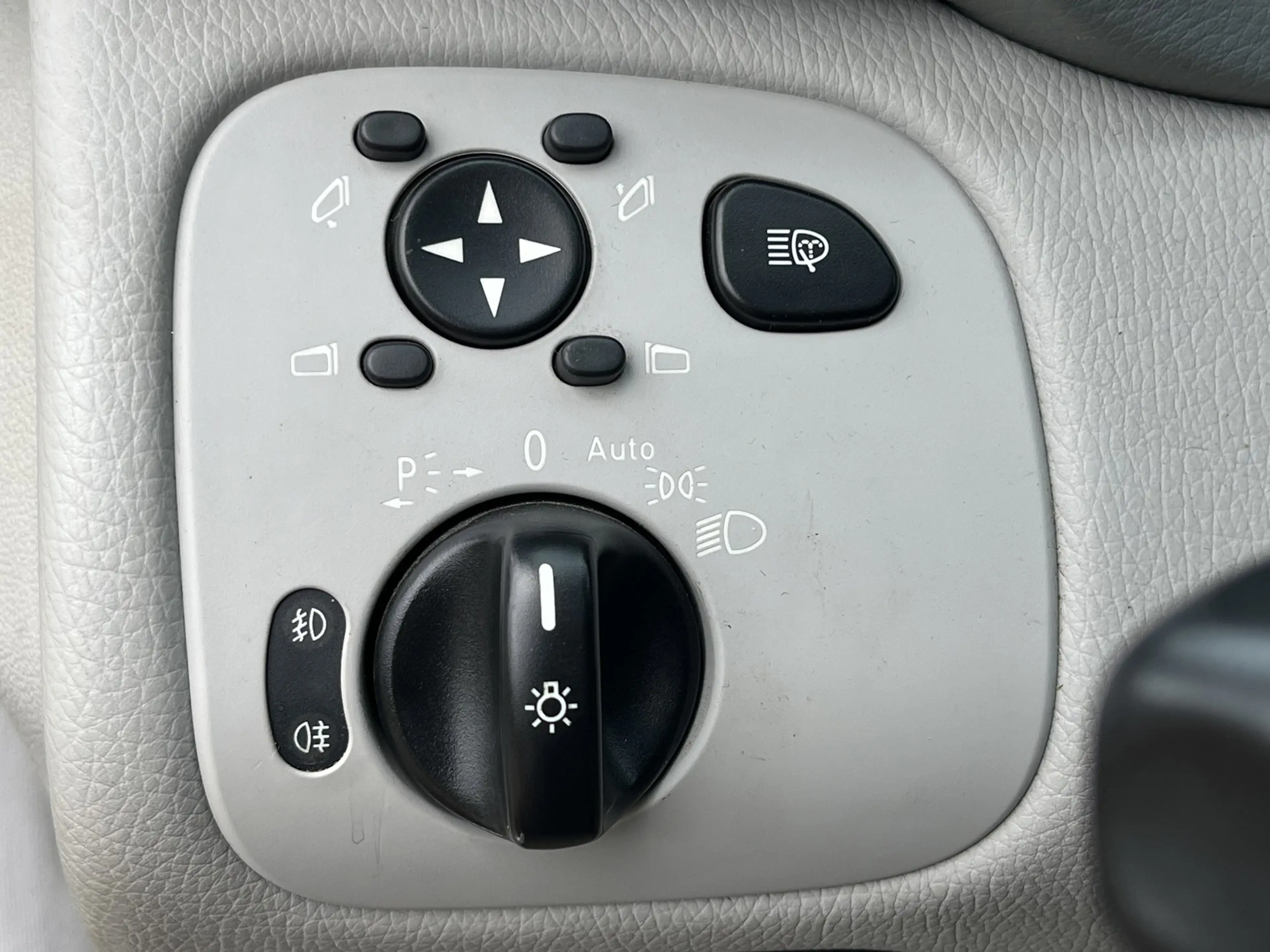 Mercedes-Benz C 350 Avantgarde 4-Matic Harman Kardon Xenon — photo 8