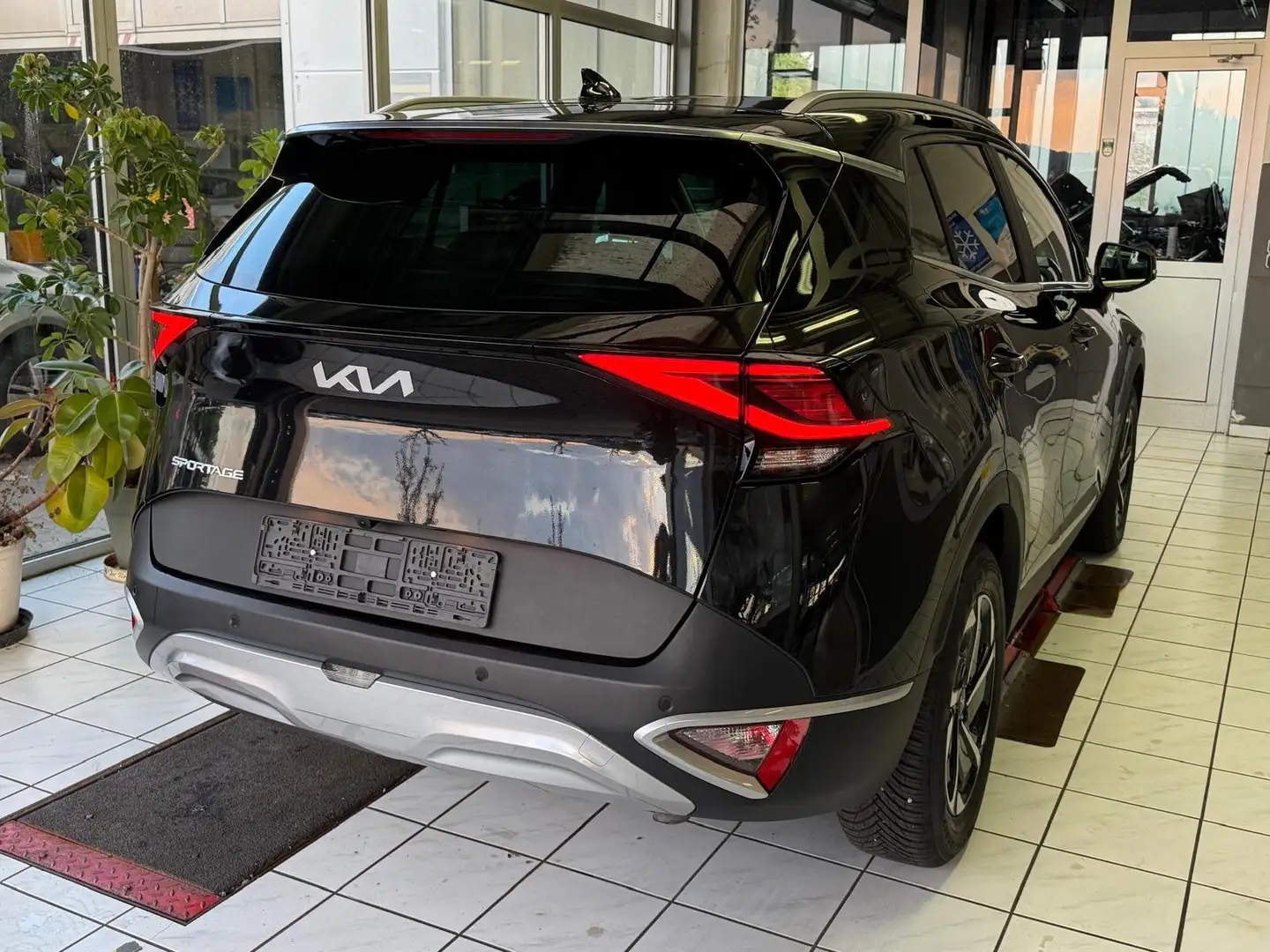 Kia Sportage 1.6 CRDi Hybrid Vision 7-DCT Komfort-Paket LED Noir - 1