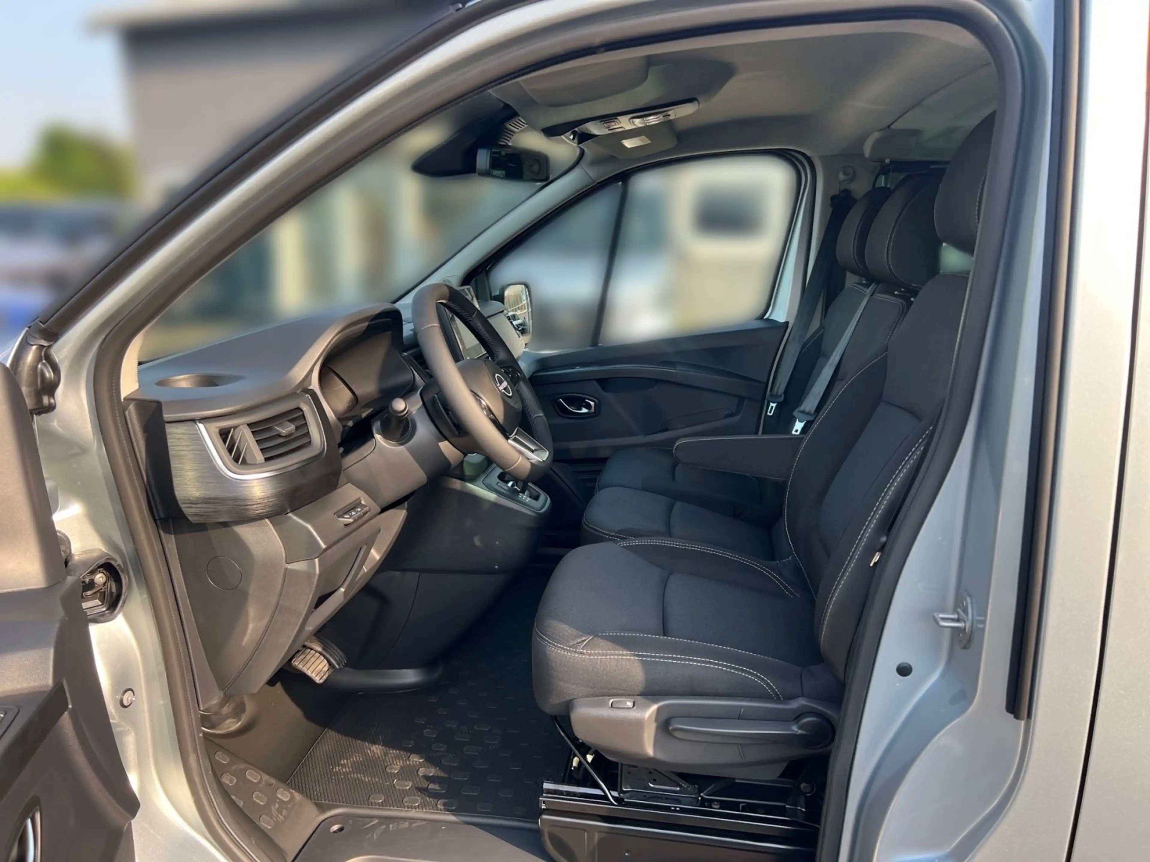 Nissan Primastar Kombi L1H1 2,8t Tekna 9-Gang Automatik — photo 12