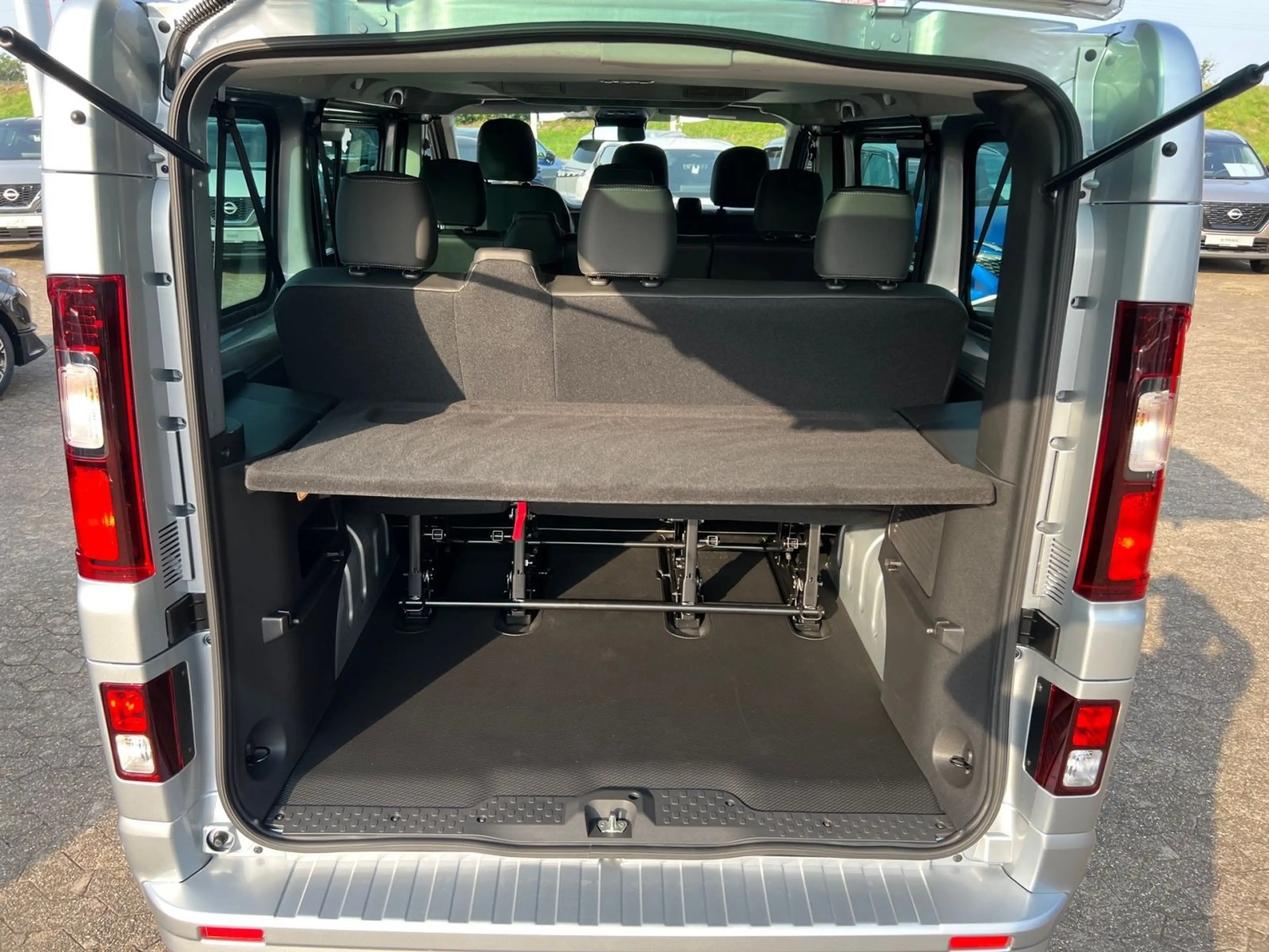 Nissan Primastar Kombi L1H1 2,8t Tekna 9-Gang Automatik — photo 11