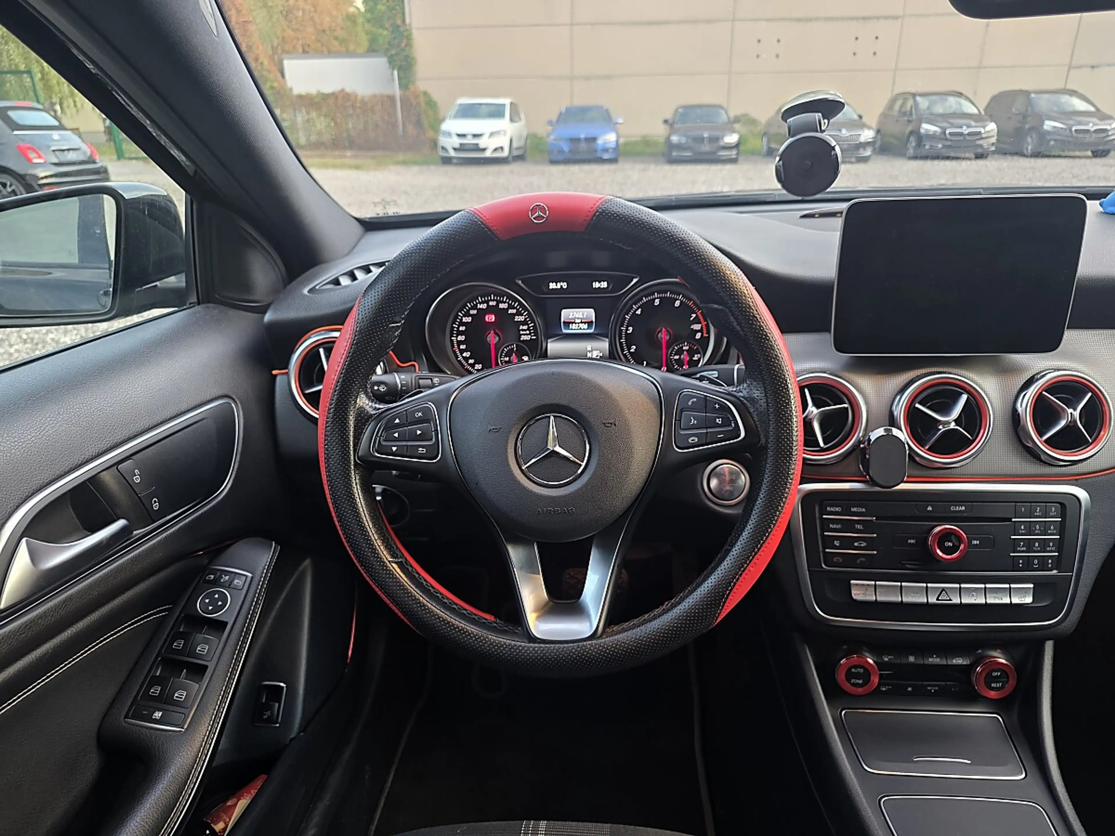 Mercedes-Benz GLA 180 Aut. — photo 14