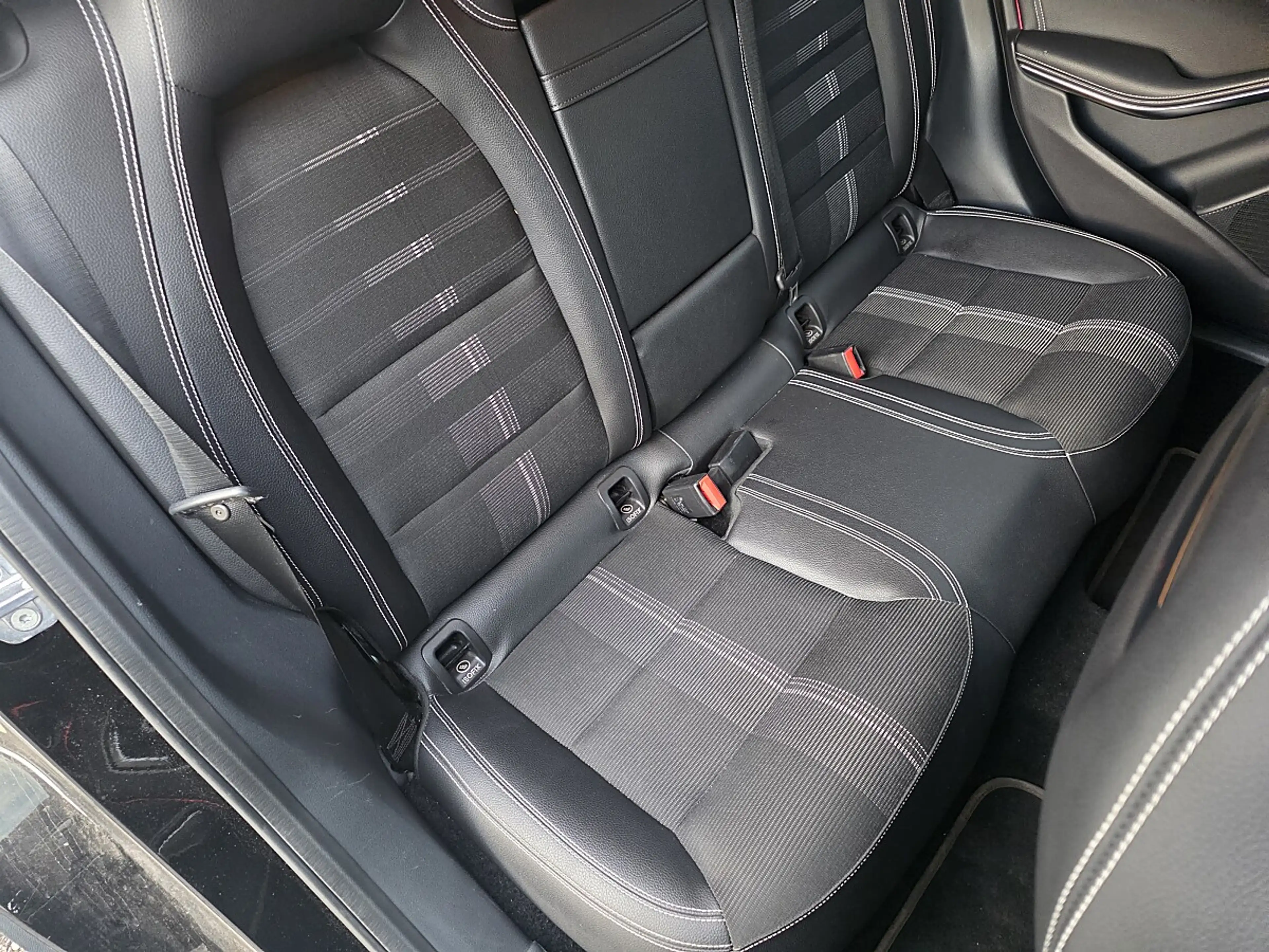 Mercedes-Benz GLA 180 Aut. — photo 15