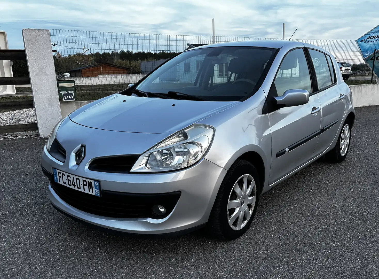 Renault Clio 1.4 16V 100 Luxe Privilège - 2