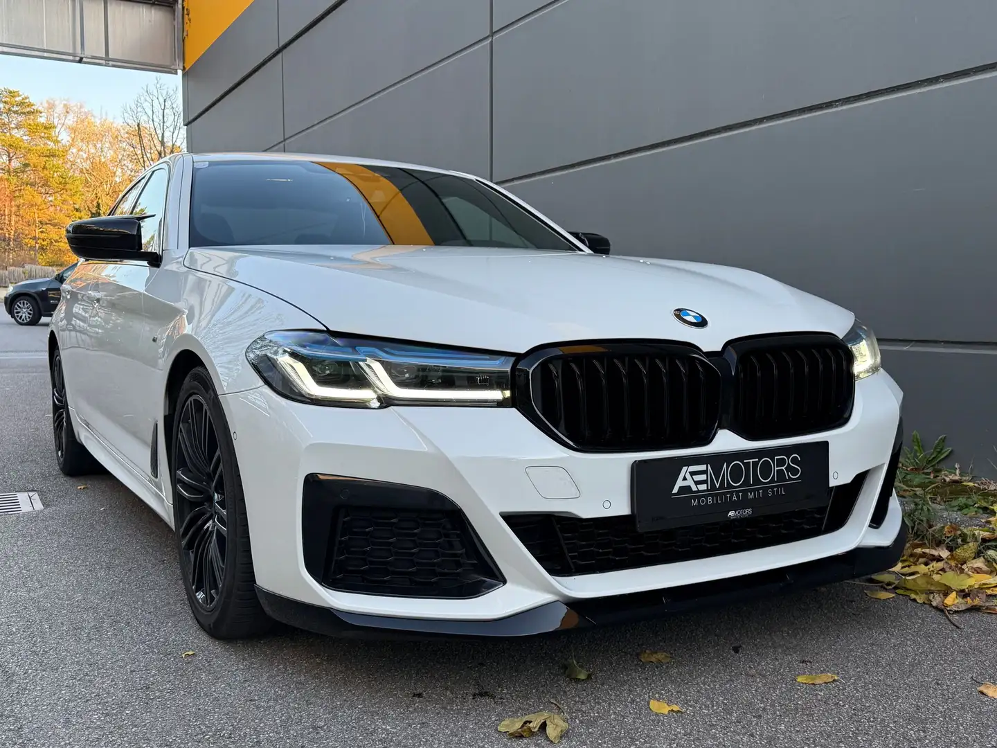 BMW 520 *M-PAKET*FACELIFT UMBAU*NAVI*XENON*KLIMA+TEMPOMAT Weiß - 1