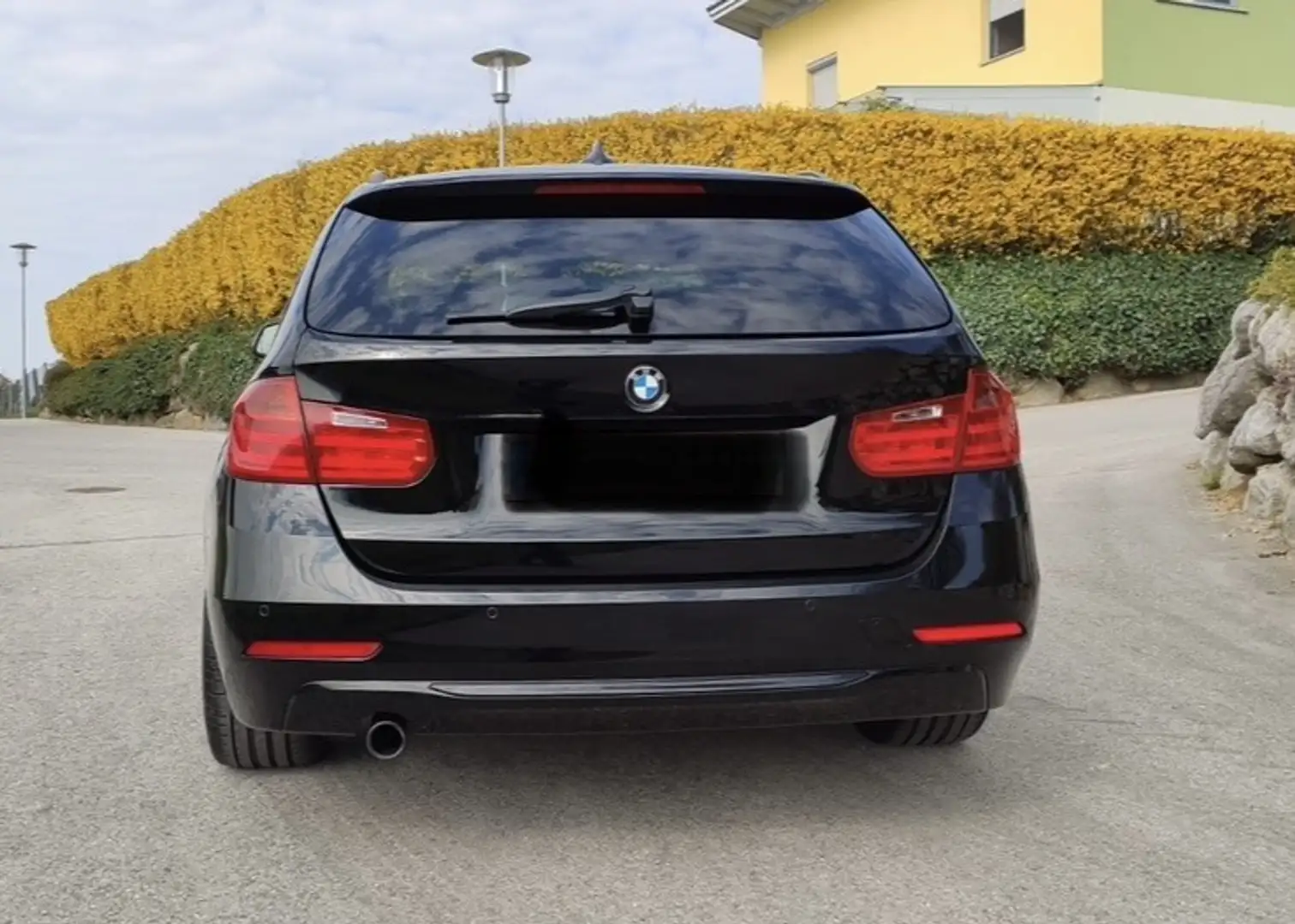 BMW 318 318d Touring Aut. Schwarz - 2