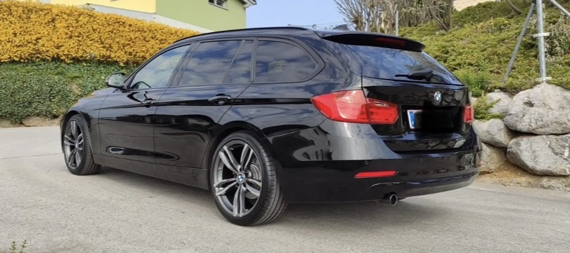 BMW 318 318d Touring Aut. Schwarz - 1
