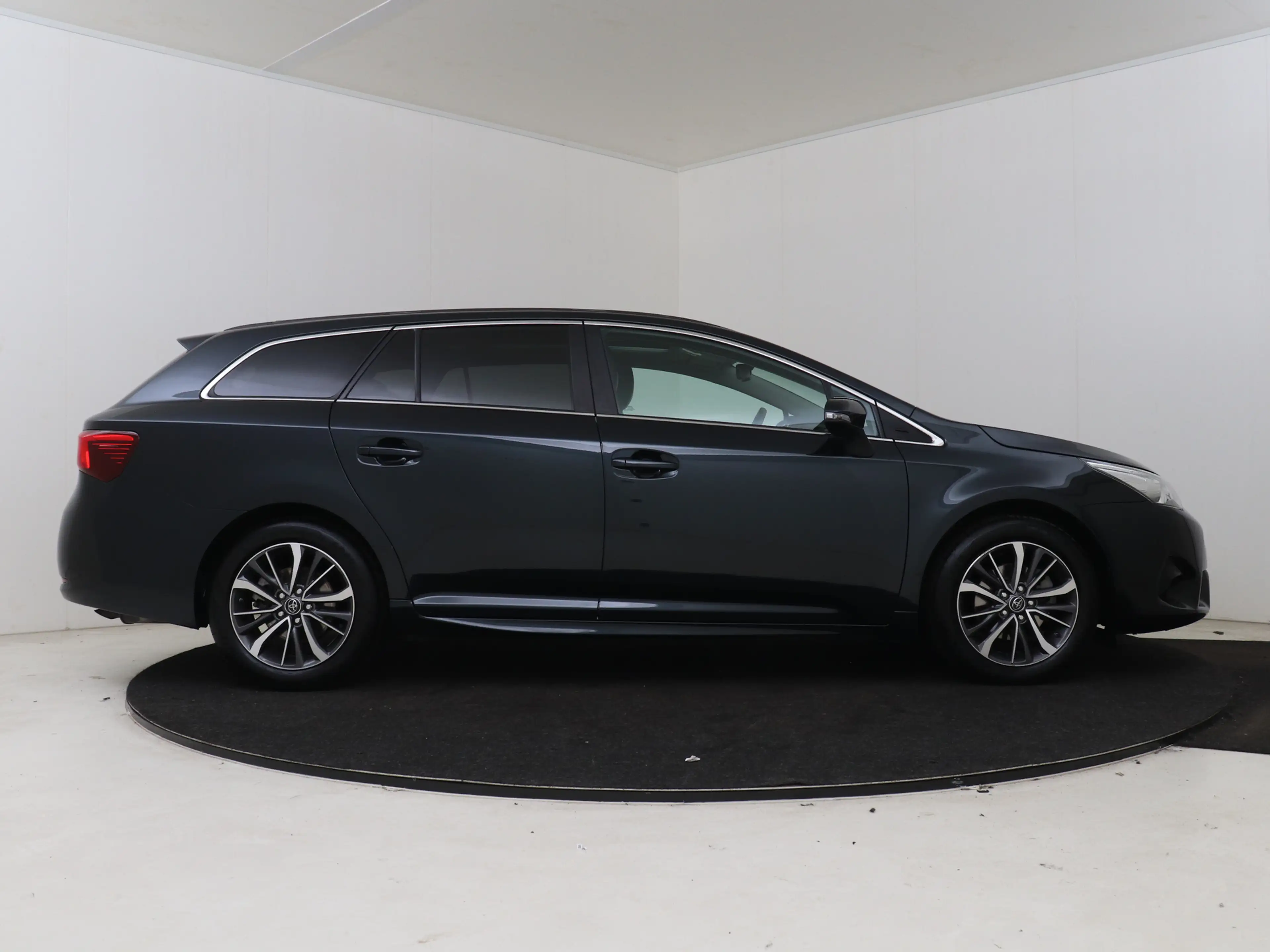 Toyota Avensis Touring Sports 1.8 VVT-i Executive Business Panora — photo 14