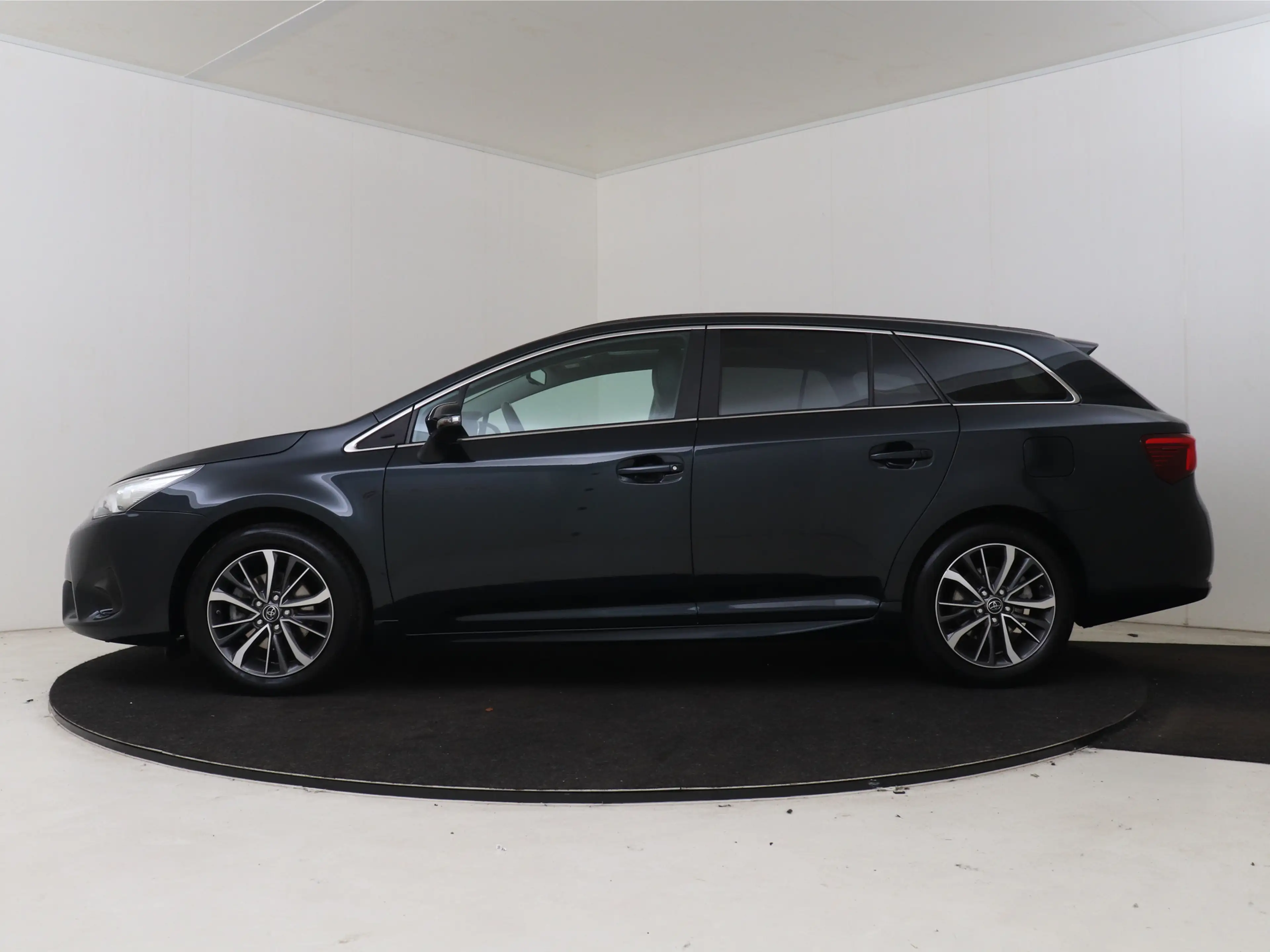 Toyota Avensis Touring Sports 1.8 VVT-i Executive Business Panora — photo 3