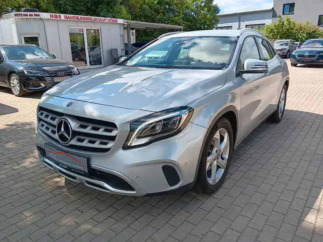 Mercedes-Benz GLA 200 Urban Navi Klima LED Sitzheizung PDC