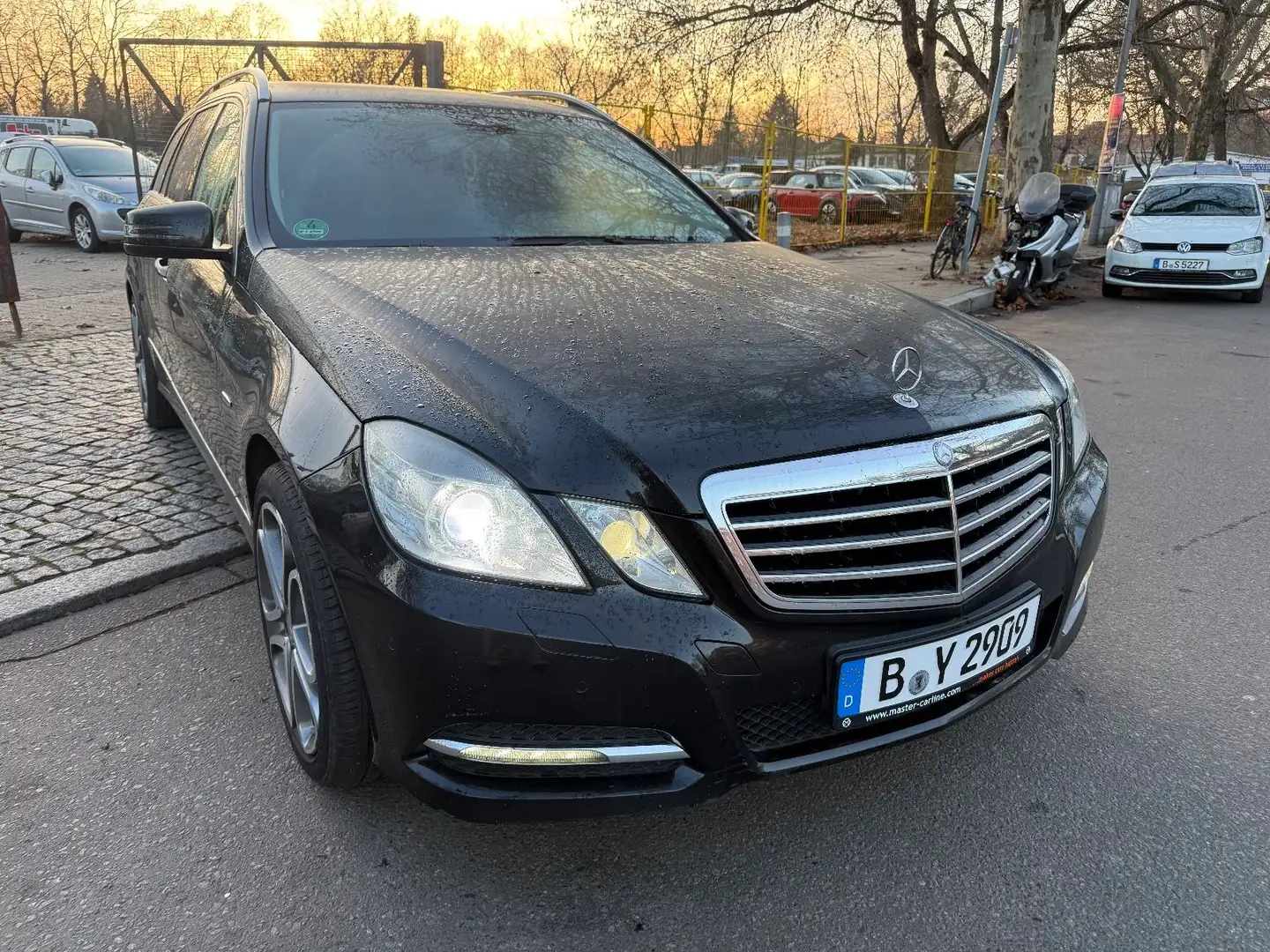 Mercedes-Benz E 200 E T-Modell E 200 CGI BlueEfficiency Noir - 1
