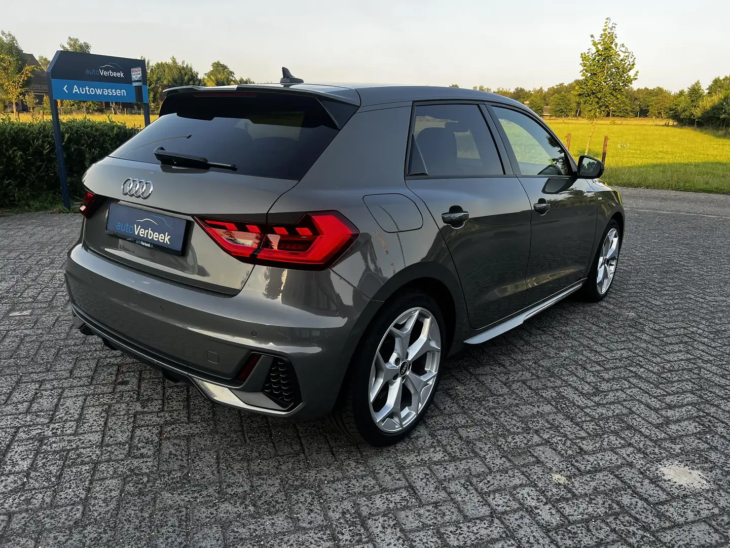 Audi A1 Sportback 35TFSi 150pk S Edition S-Tronic | ACC | Grijs - 2