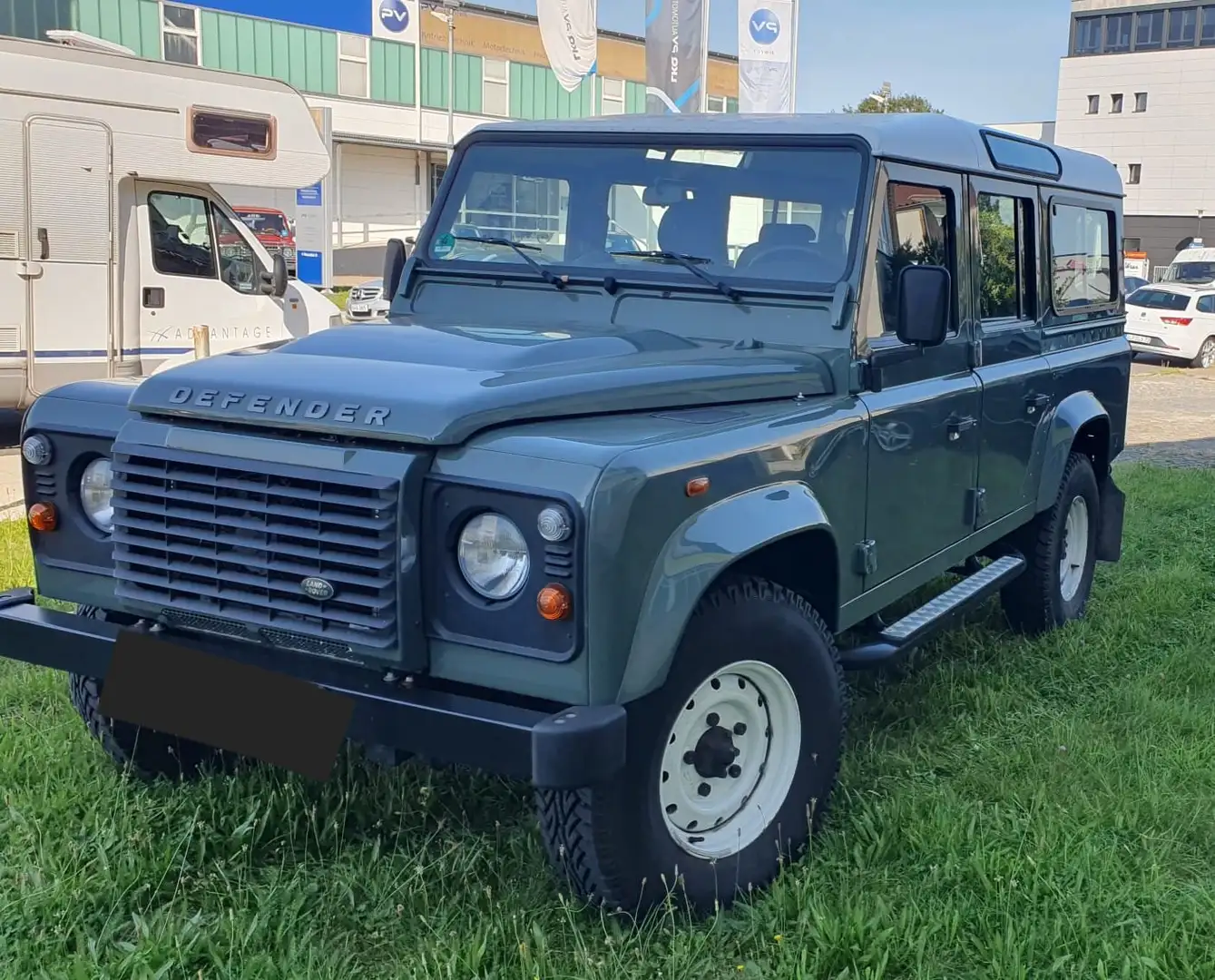 Land Rover Defender 110E Station Wagon fast neuwertiger Sammlerzustand - 2