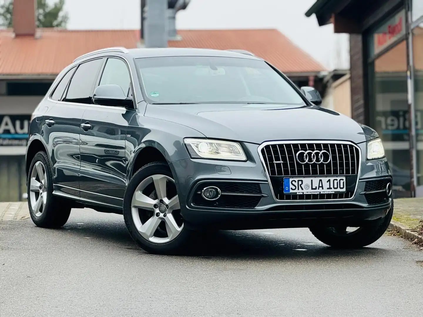 Audi Q5 2.0 TDI 140 kW quattro S Line Kamera AHK Grau - 1